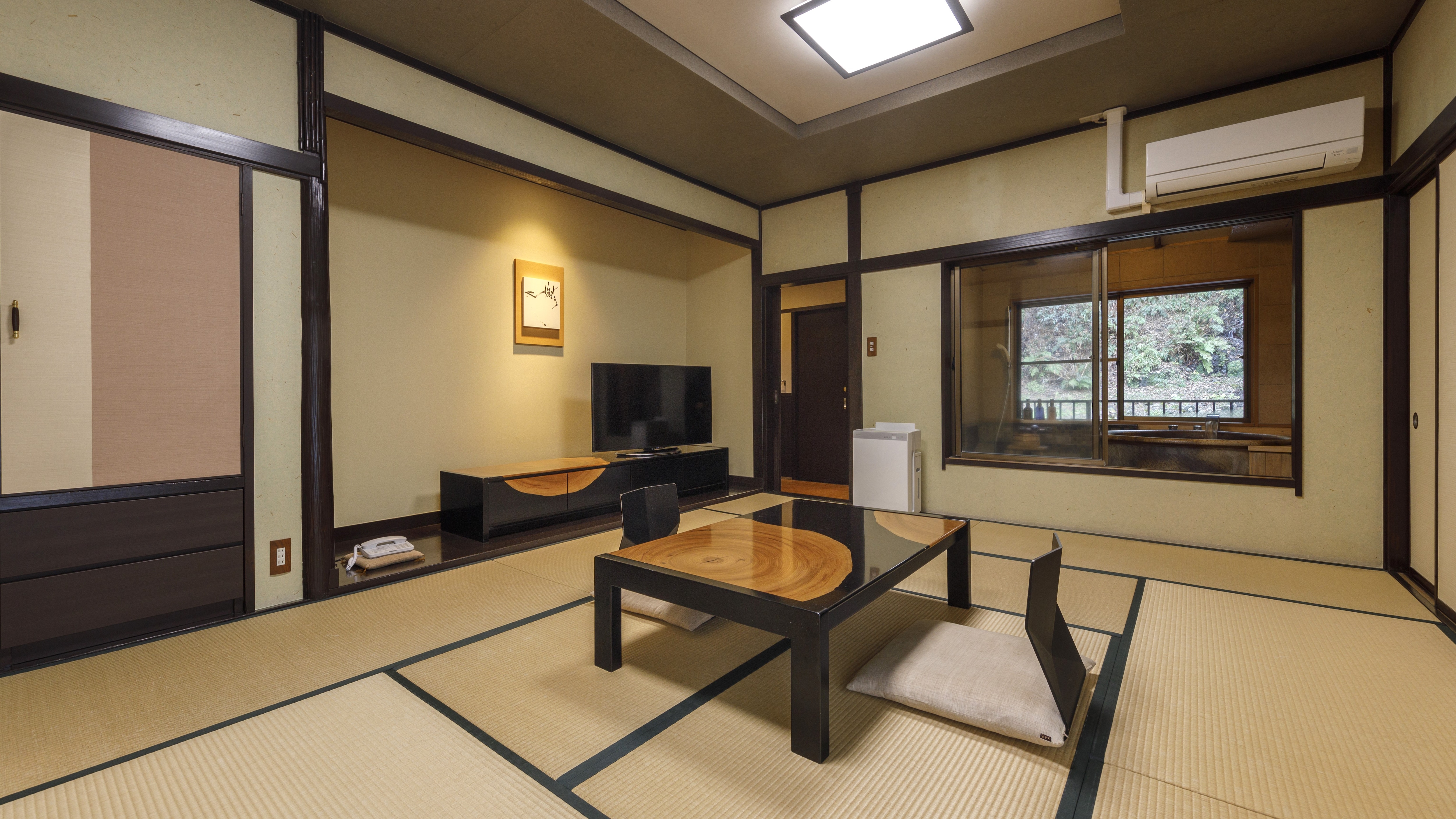 2nd floor, open-air Japanese style room, autumn leaves