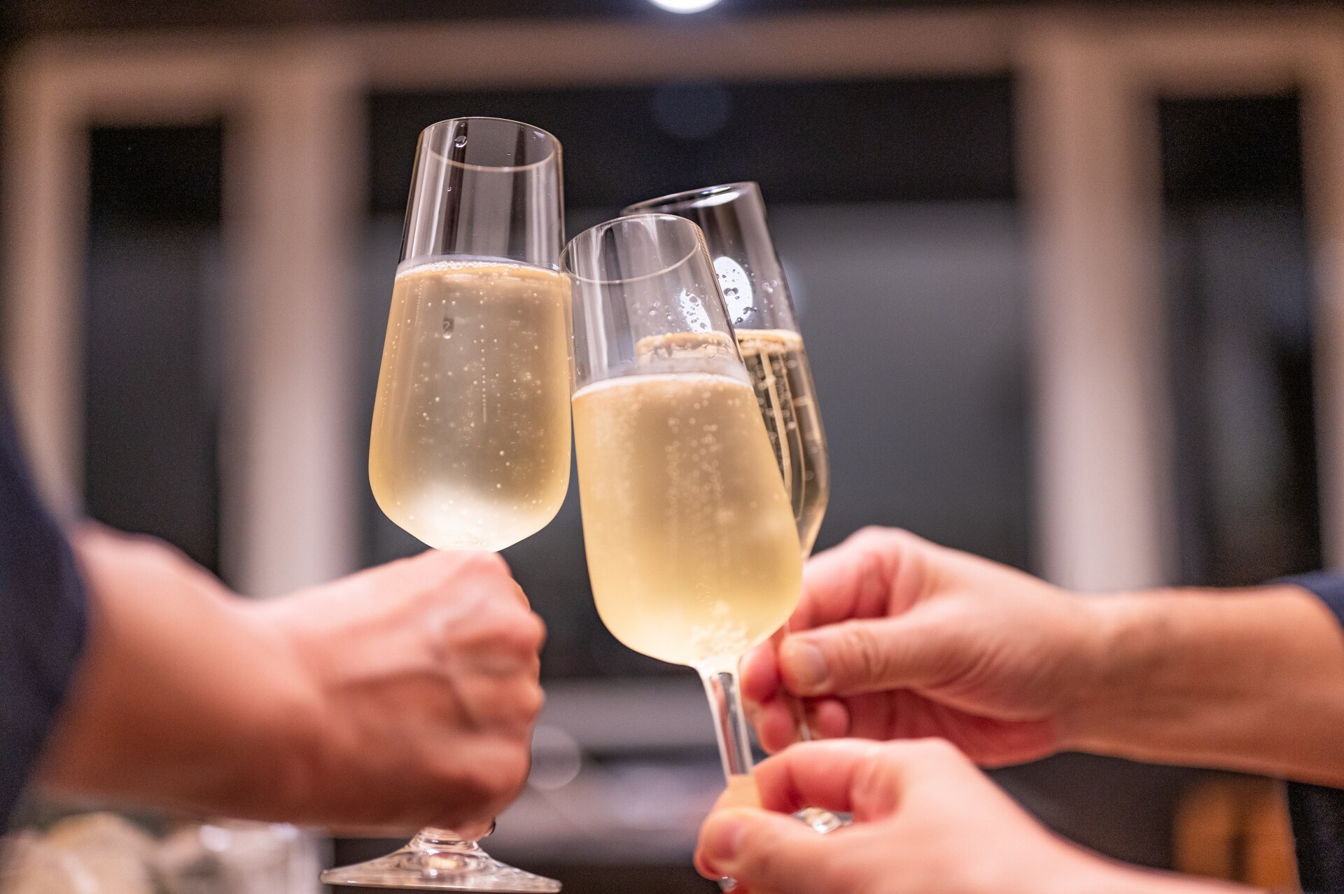 Chúc mừng với rượu vang sủi bọt ♪