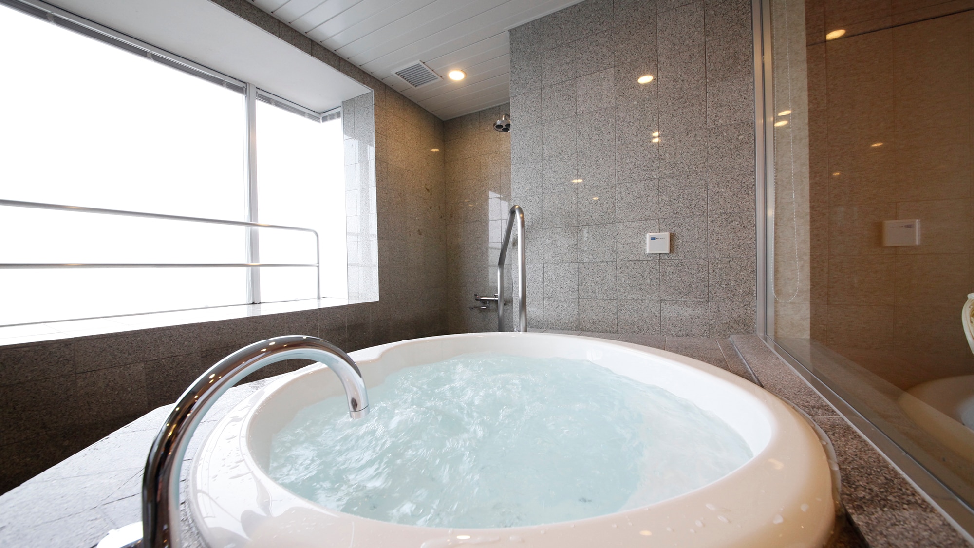 【豪華房】帶按摩浴缸的日西合璧式客房