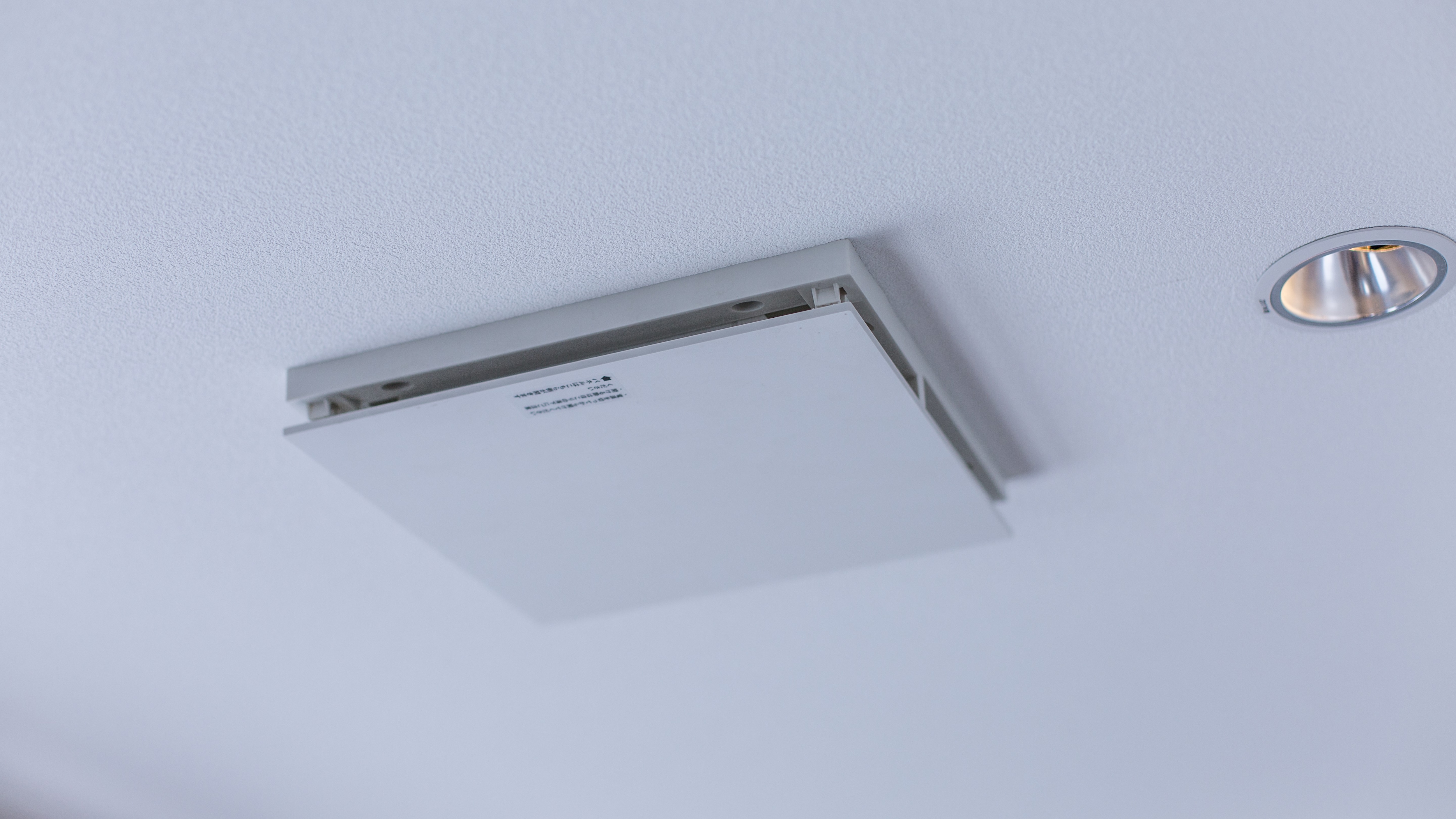 [All rooms] "Health Air" ceiling-mounted air circulation fan that suppresses odors, bacteria, pollen, etc.