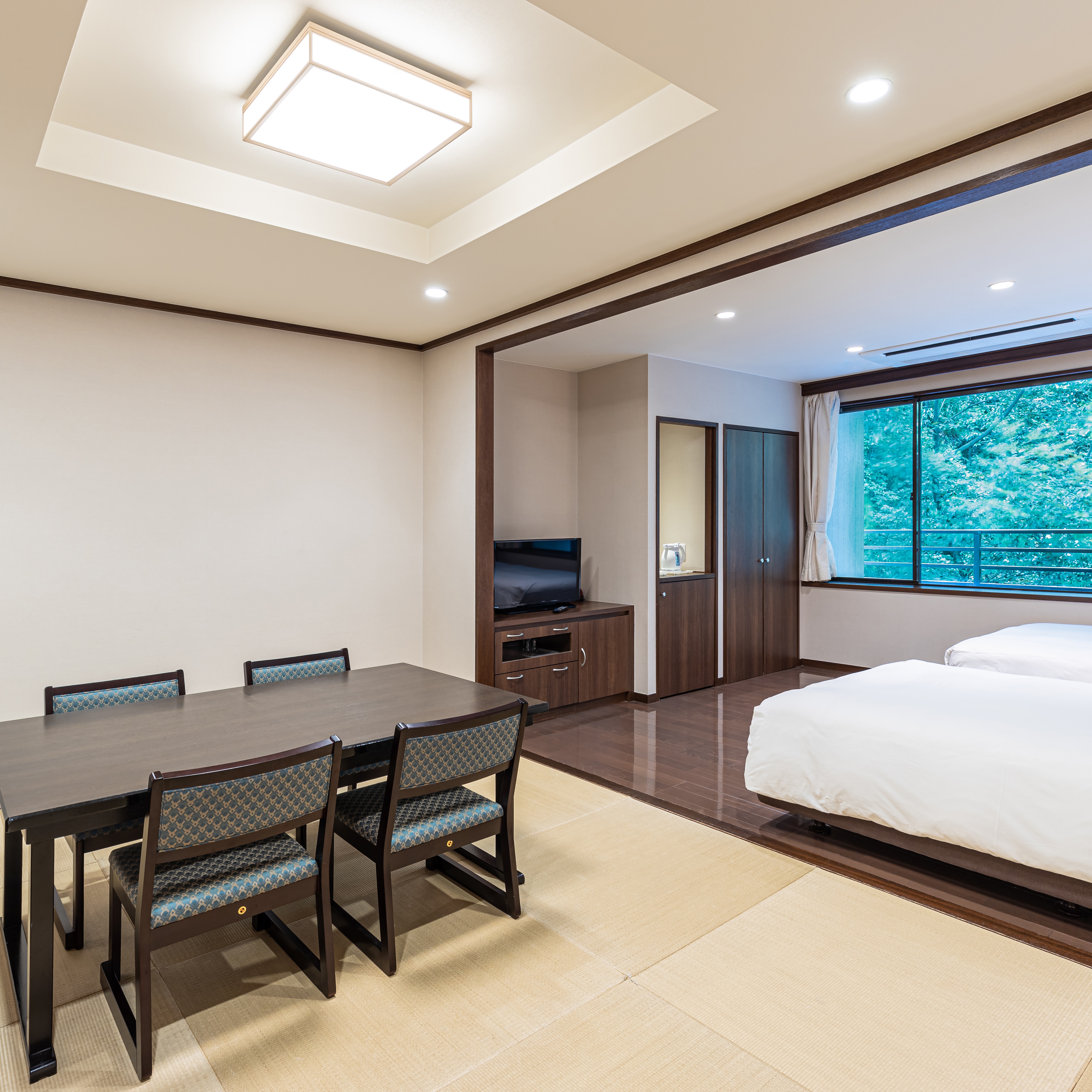 Kamar bergaya Jepang-Barat (lantai 3 hingga 4)