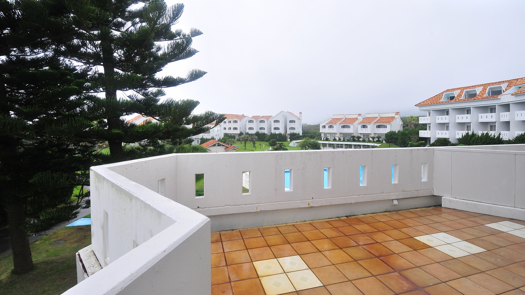Contoh beranda semi-suite dengan pemandangan laut