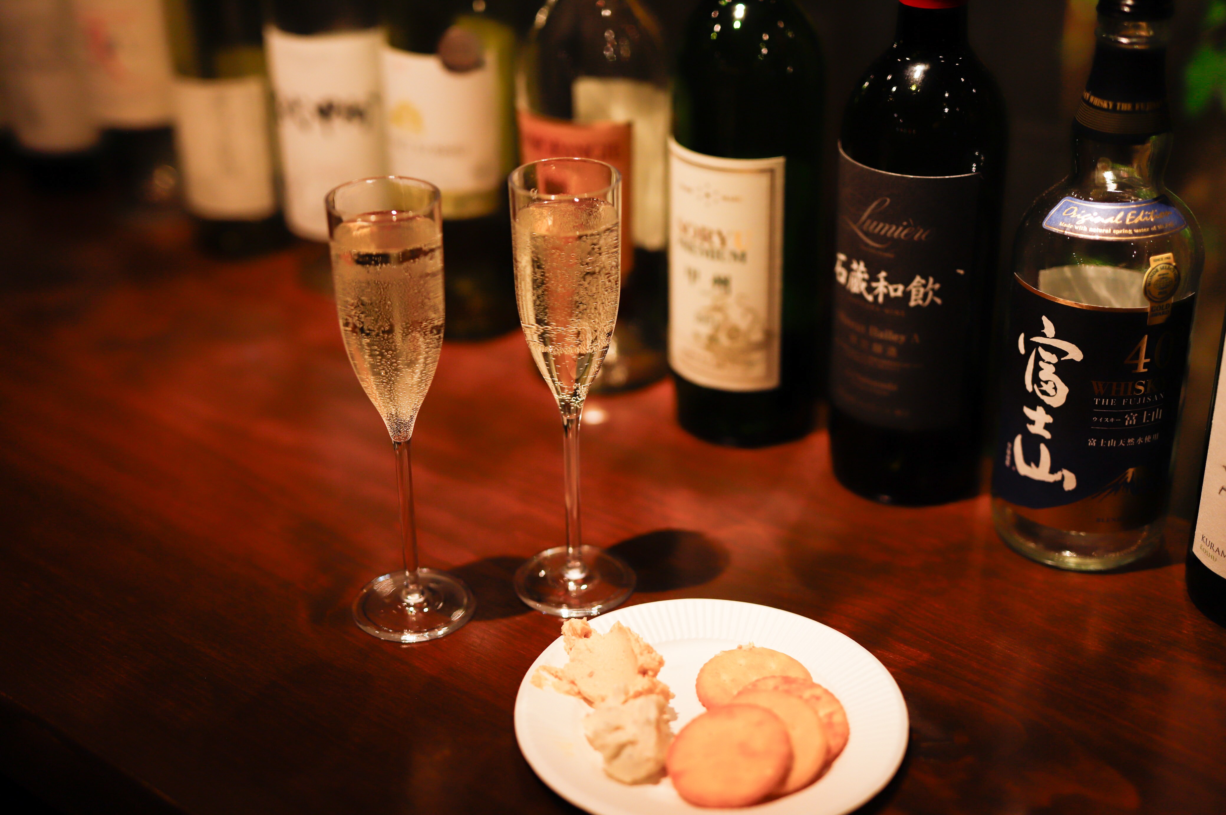 自製奶油乳酪和氣泡酒