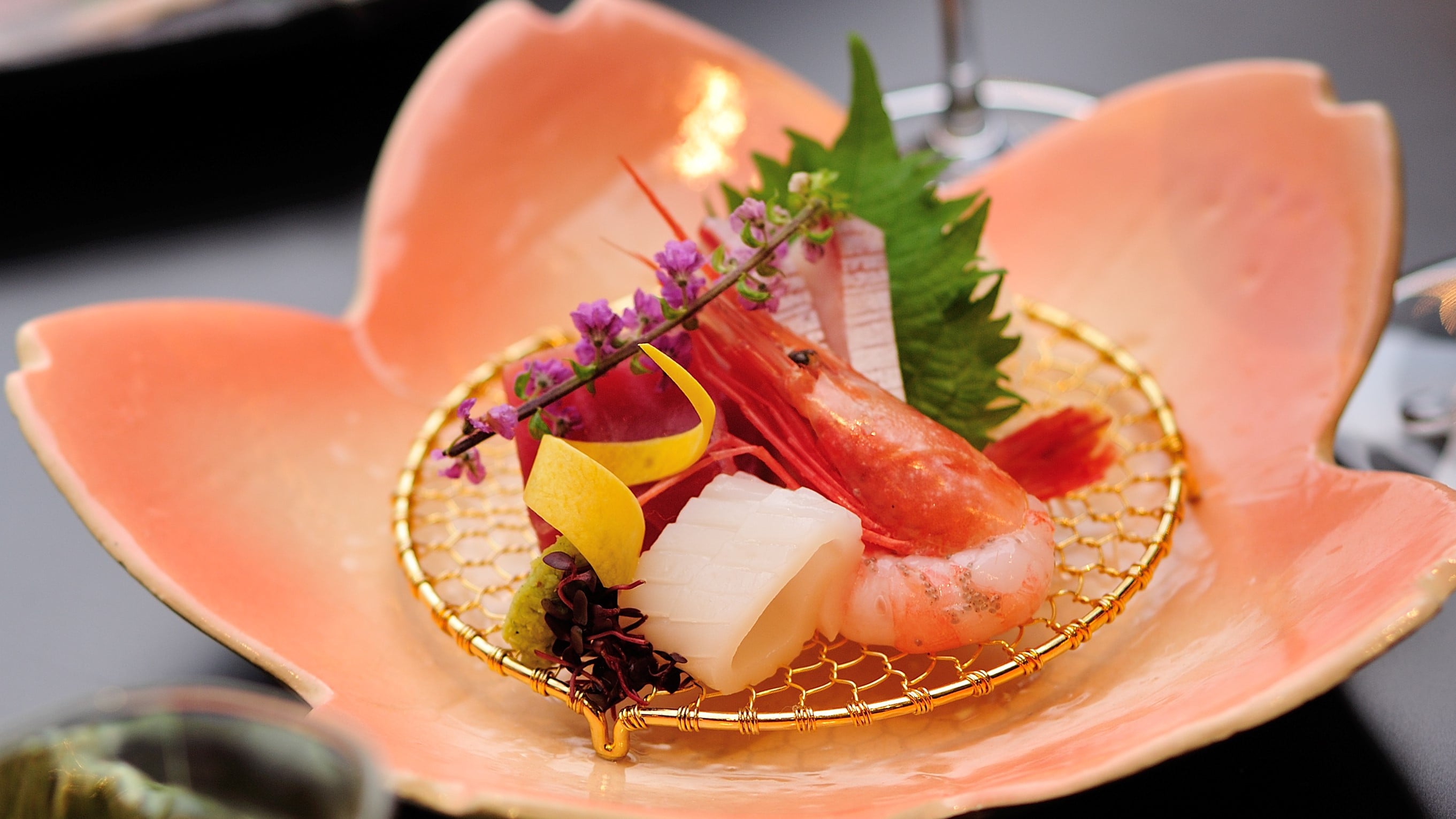 Contoh hidangan: Sashimi