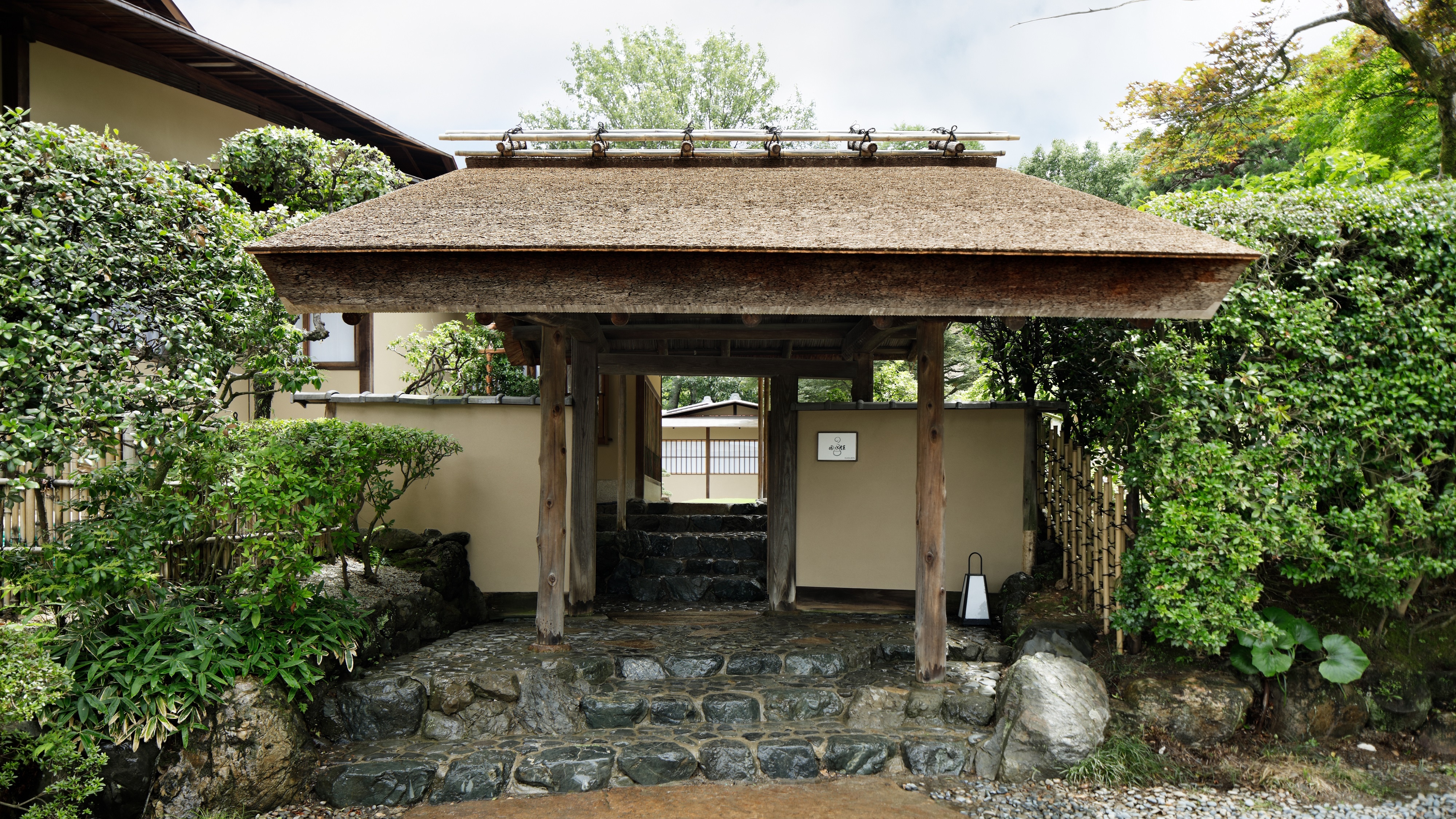 Sukiya style annex "Kasuien" entrance