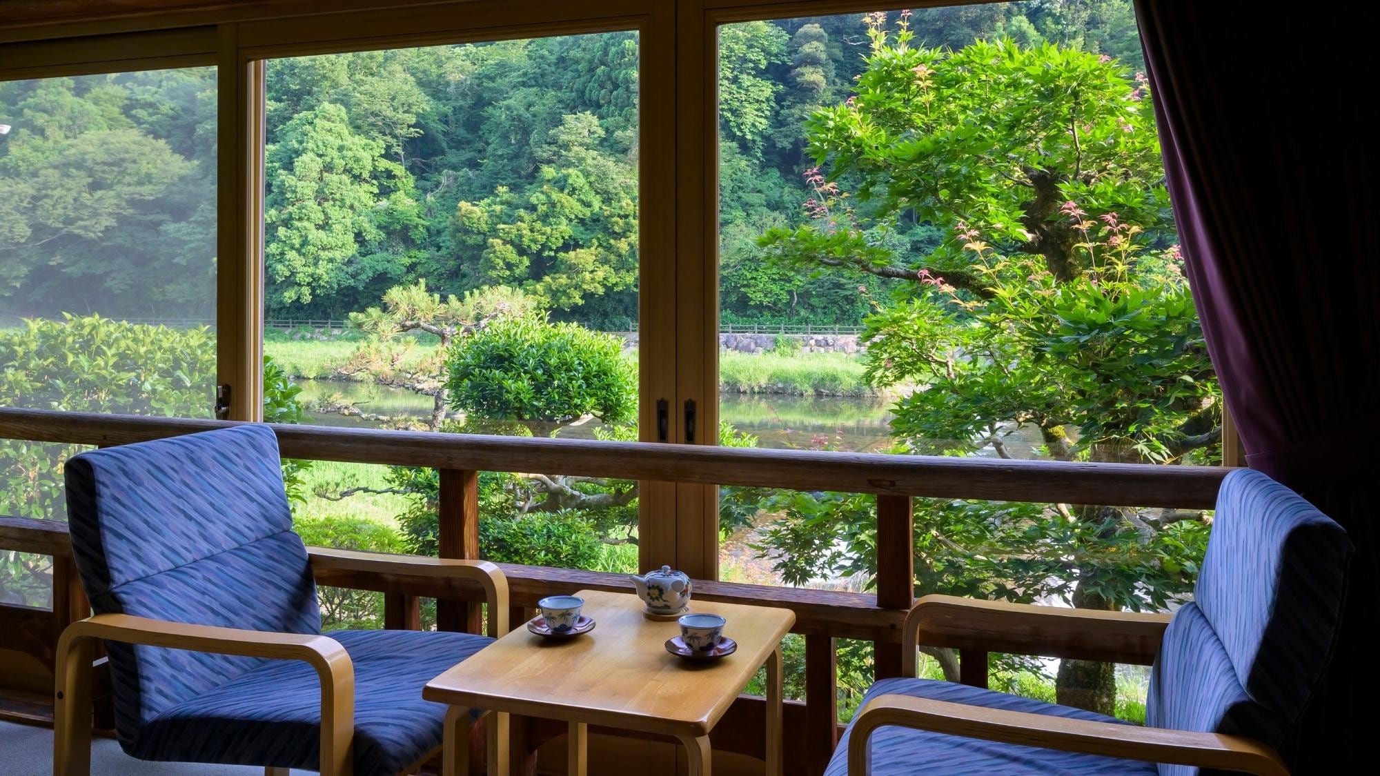 [標準客房] 到達房間後，您可以在陽台上休息並欣賞美景。
