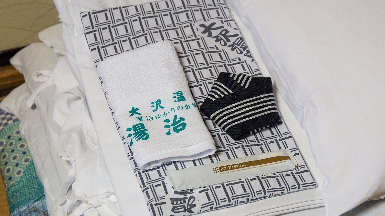 Yukata, towel, toothbrush set