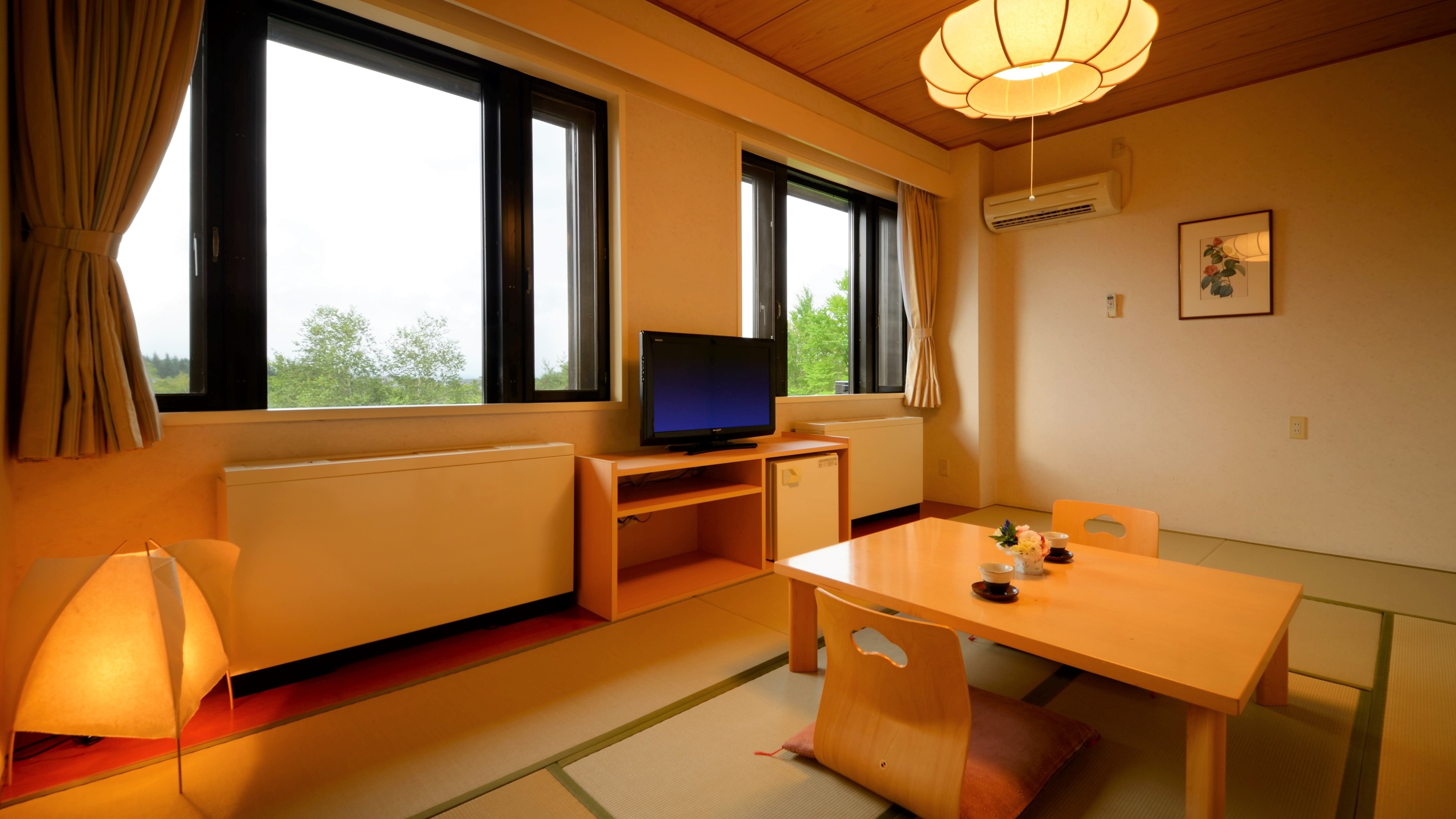 [Standard Japanese-style room] This is the standard Japanese-style room of the hotel, which has a simple structure and you can spend your time calmly.