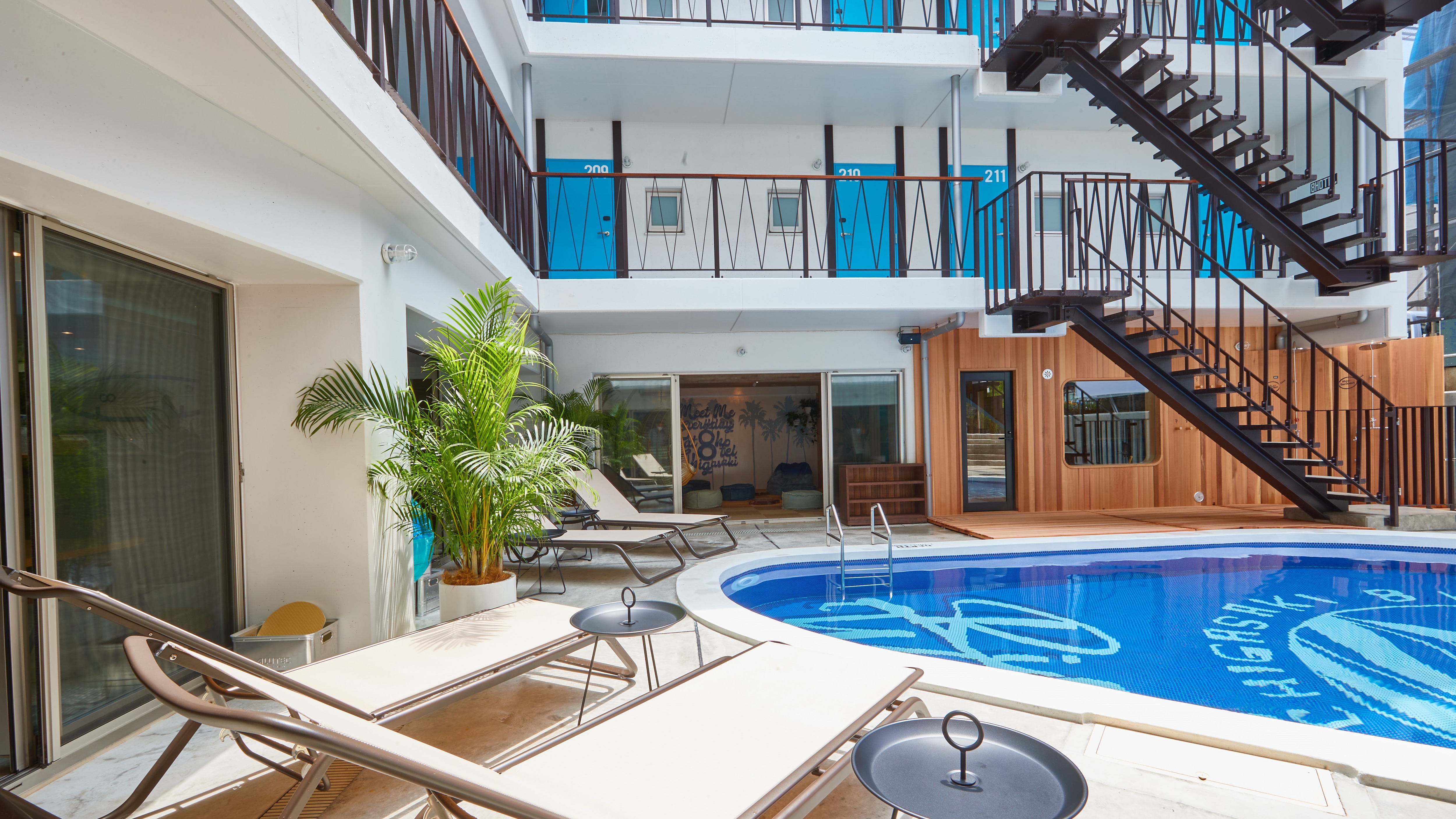 The pool water treatment uses the environmentally friendly "PureCure Laser" The pool water treatment uses the environmentally friendly "PureCure Laser"