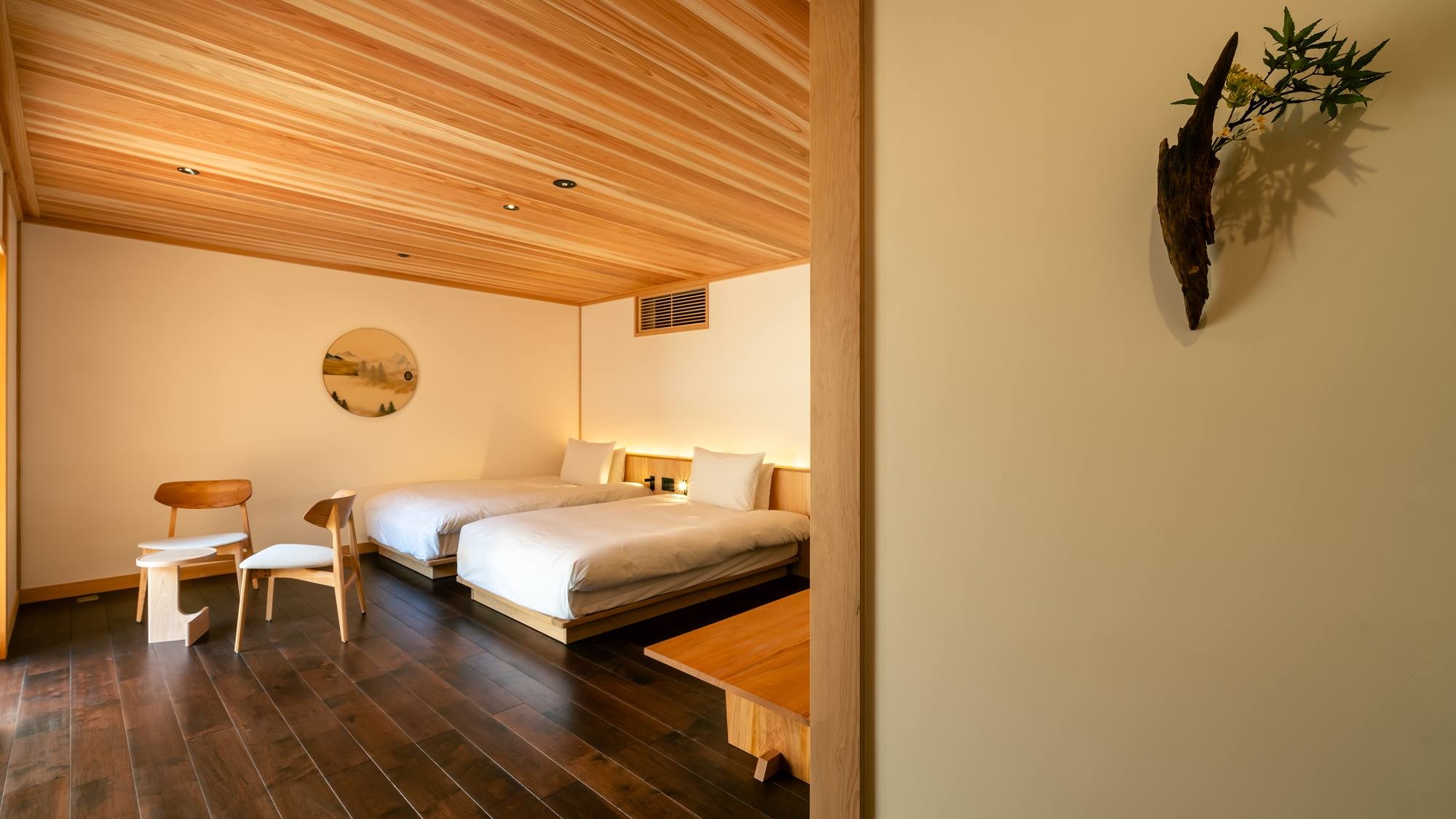 [Annex Shimamoya] Hyakujushi / A space surrounded by light and greenery / With a semi-open-air bath