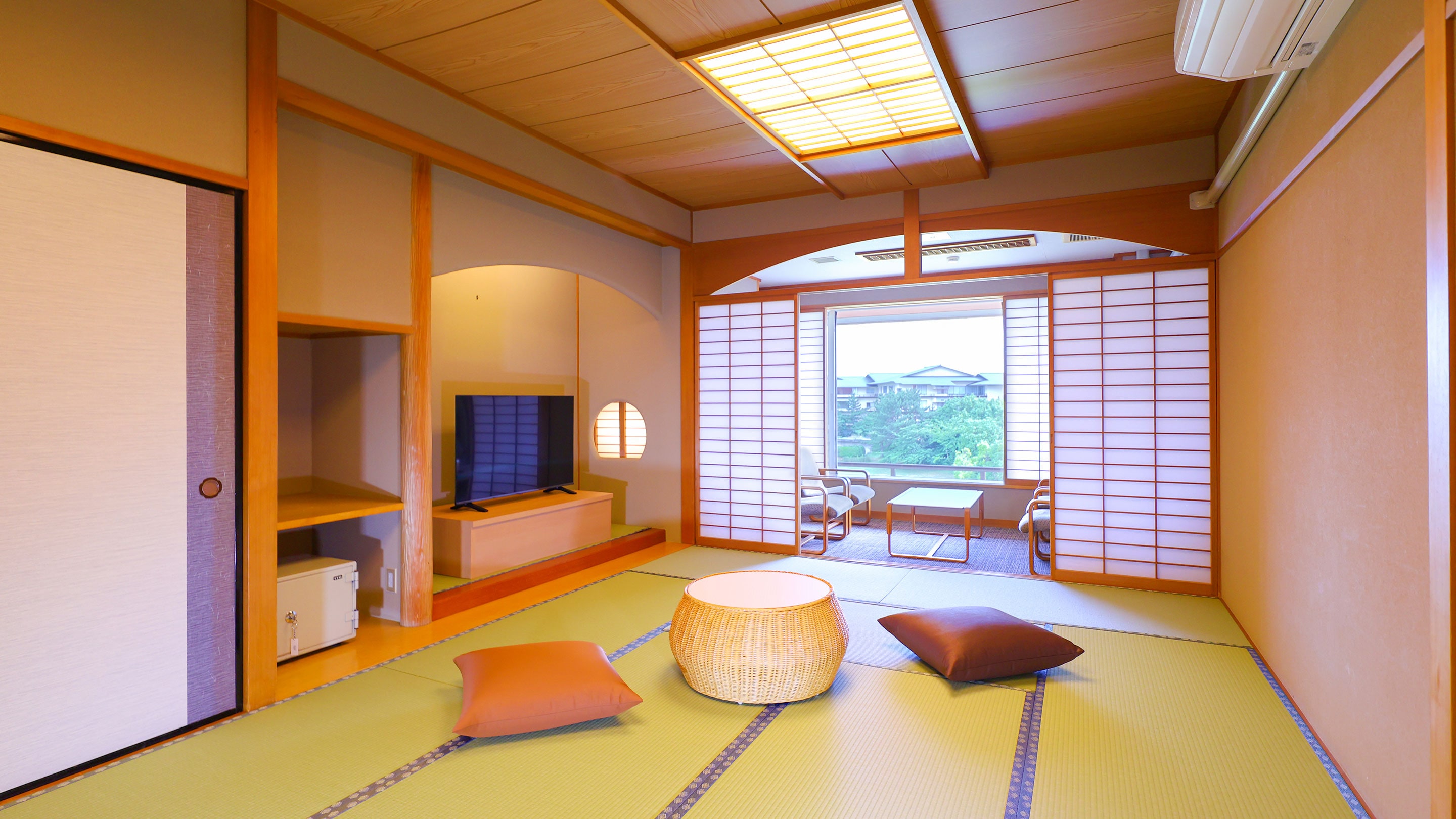 Standard Japanese-style room 12+4.5 tatami mats