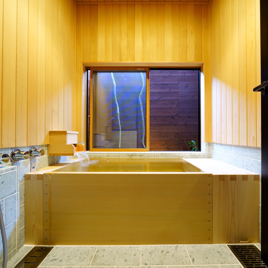 Yamasemi Aomori Hiba 的室內浴池 享受清新的香味
