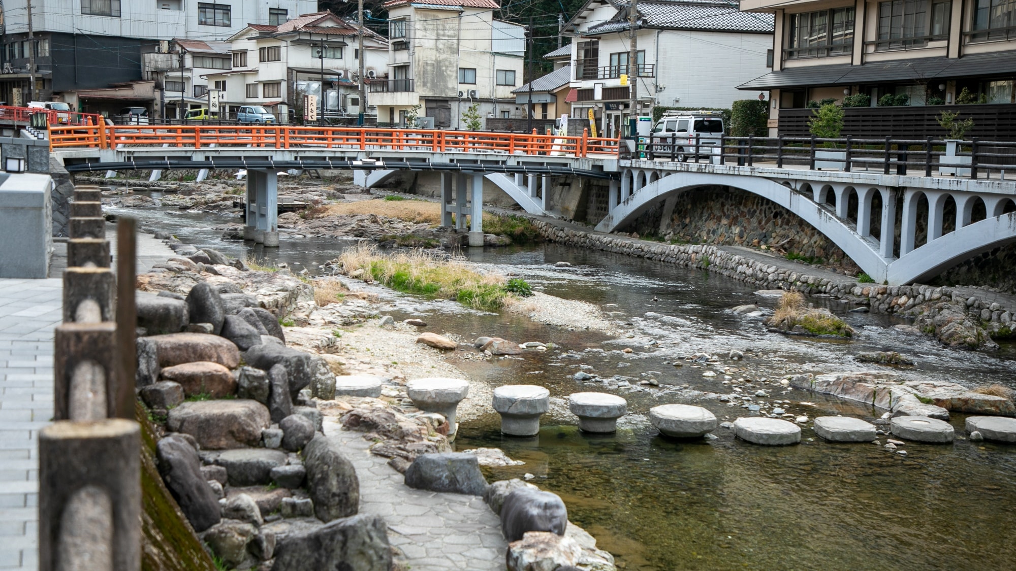 流经长门汤本温泉的音霧川
