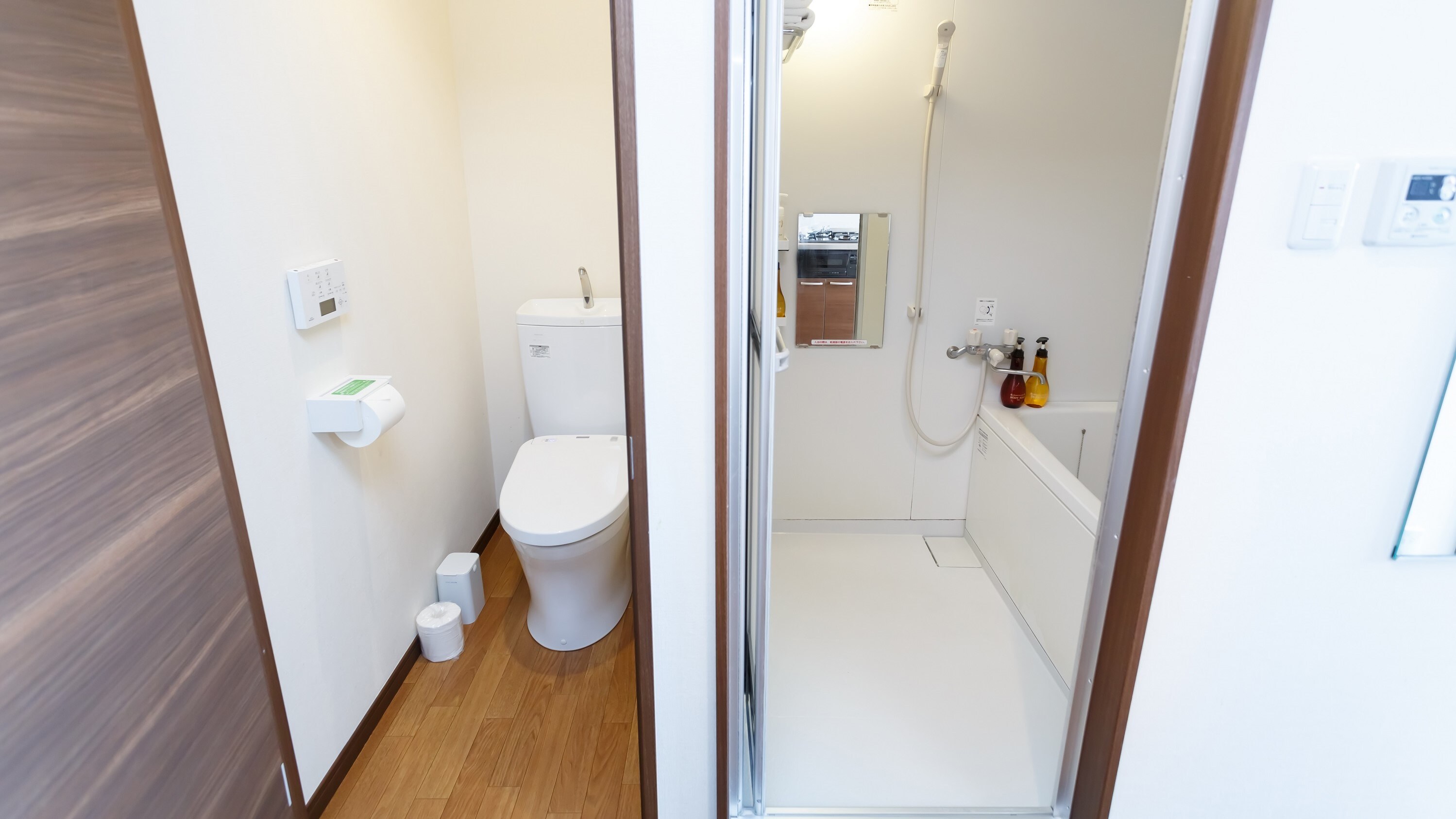 Double room_separate bathroom and toilet