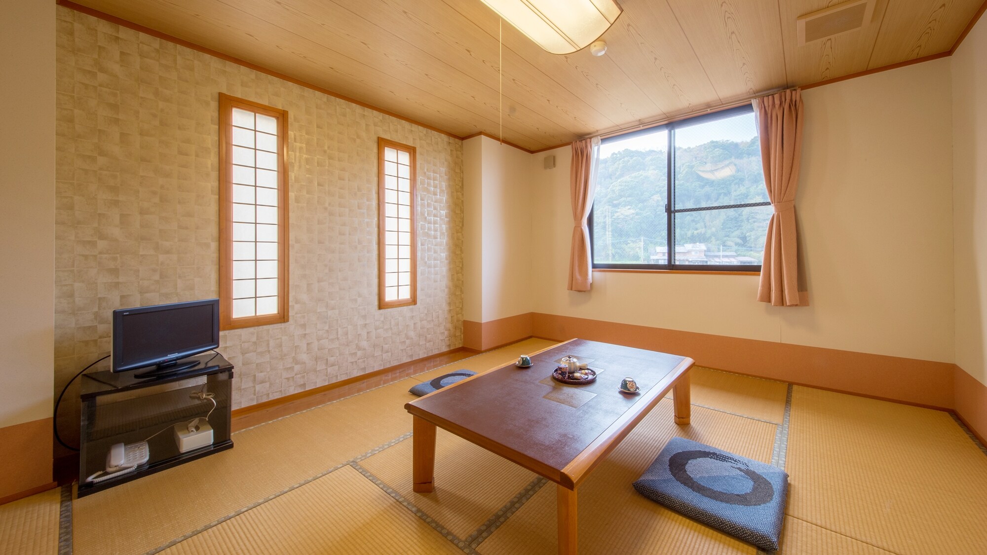 * [Random Japanese-style room] A Japanese-style room with a calm atmosphere. It can accommodate up to 6 people.