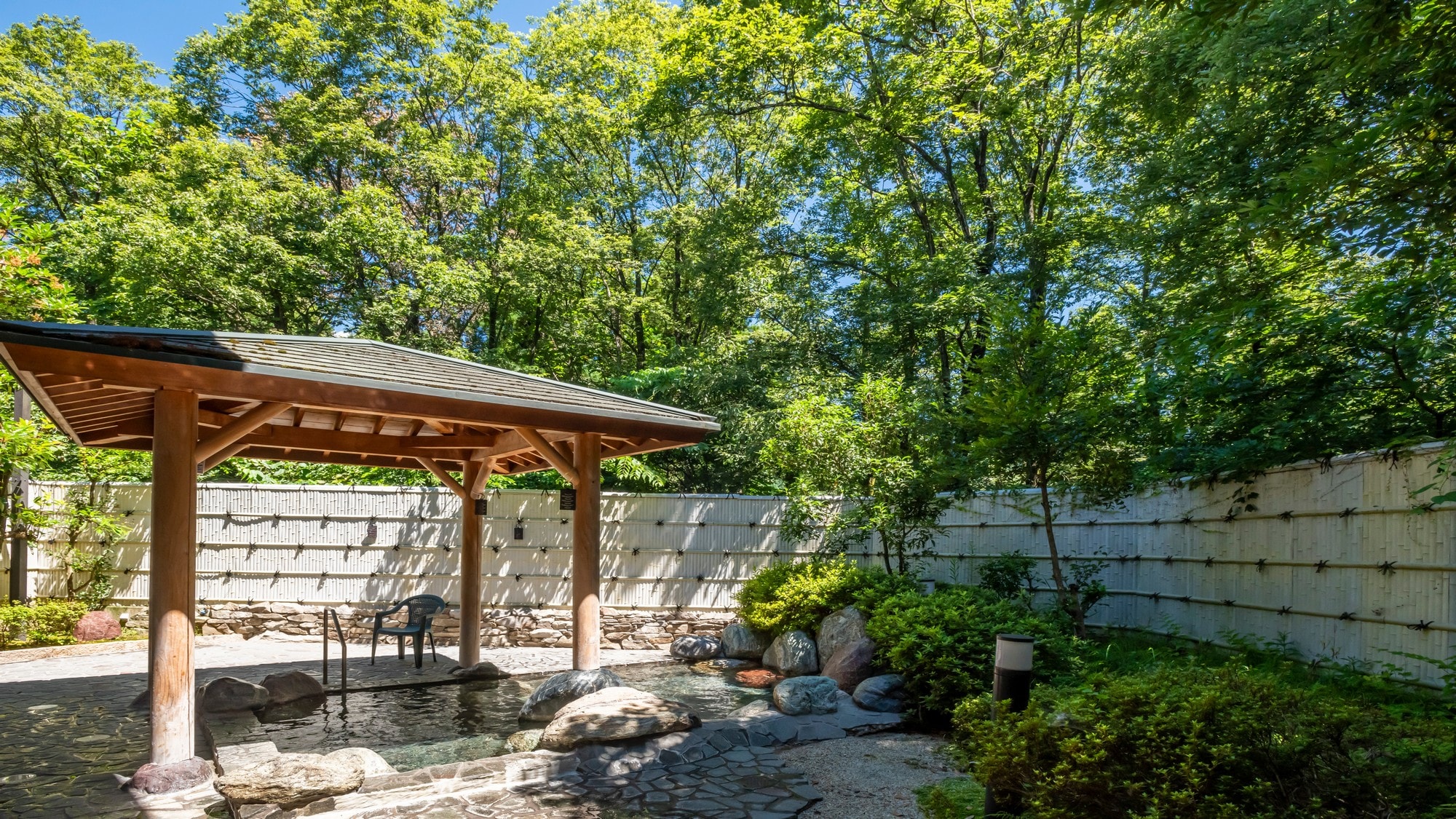 Surrounded by lush trees, you can feel a healing space