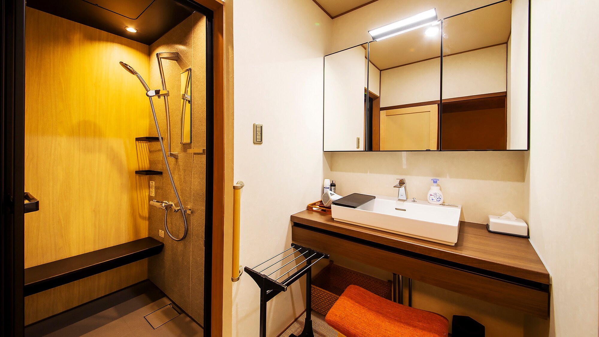 [Kibun-kibun-] Shower booth + washroom