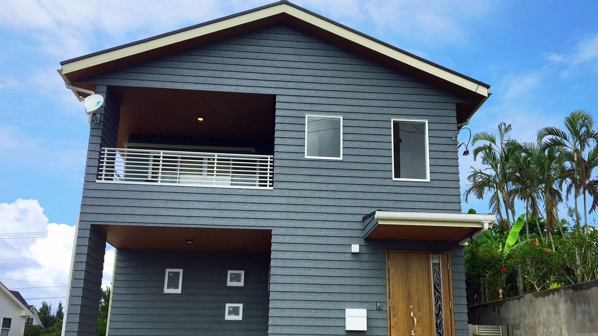 Up to 8 people can stay.