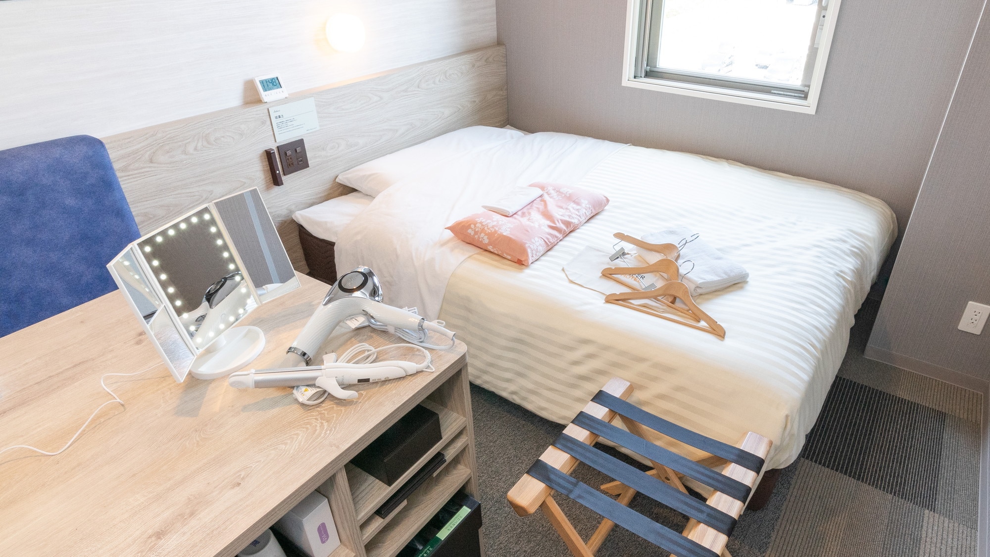 The ladies' room is packed with services that consider women's beauty and health.