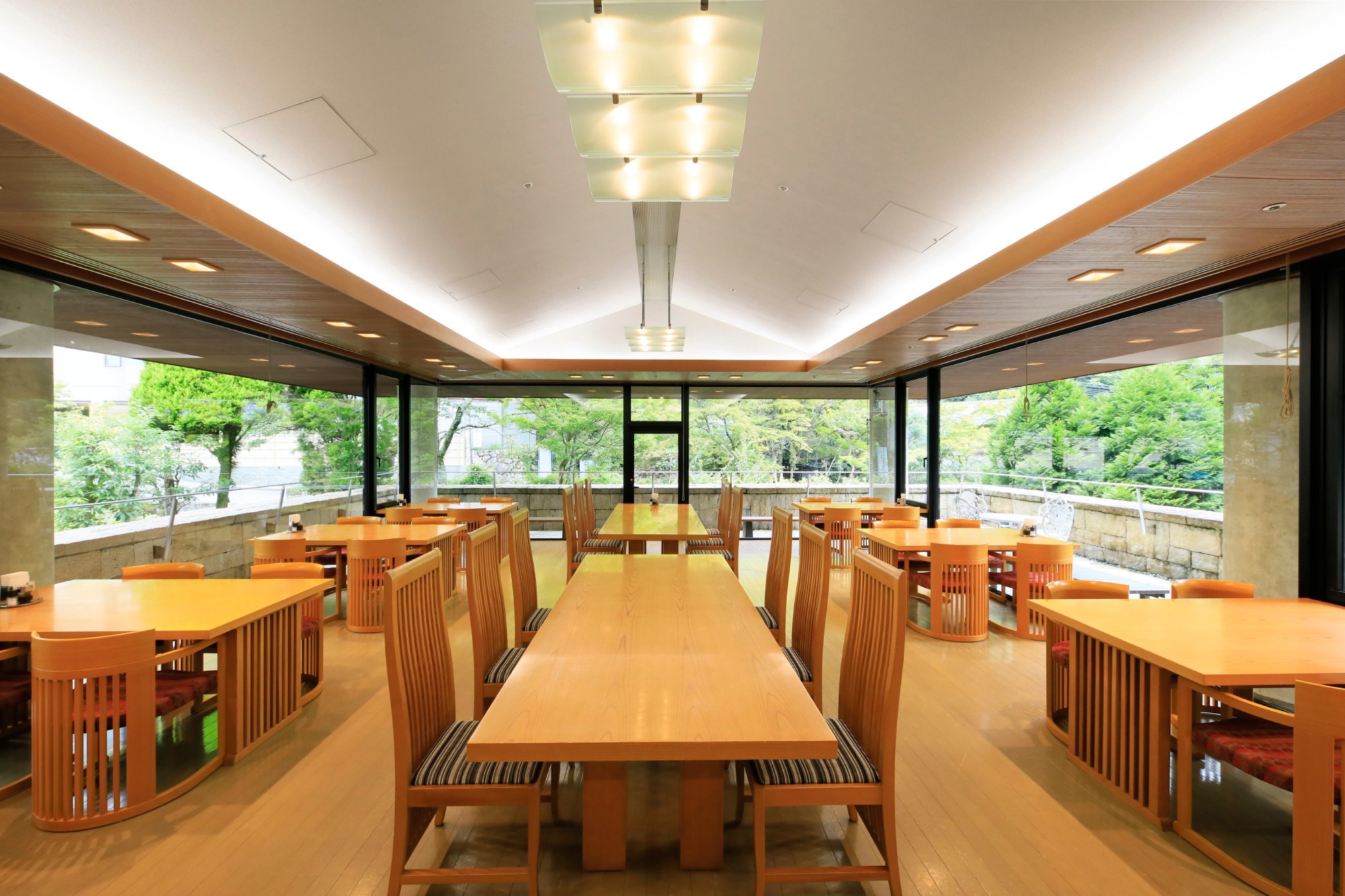 【餐廳】