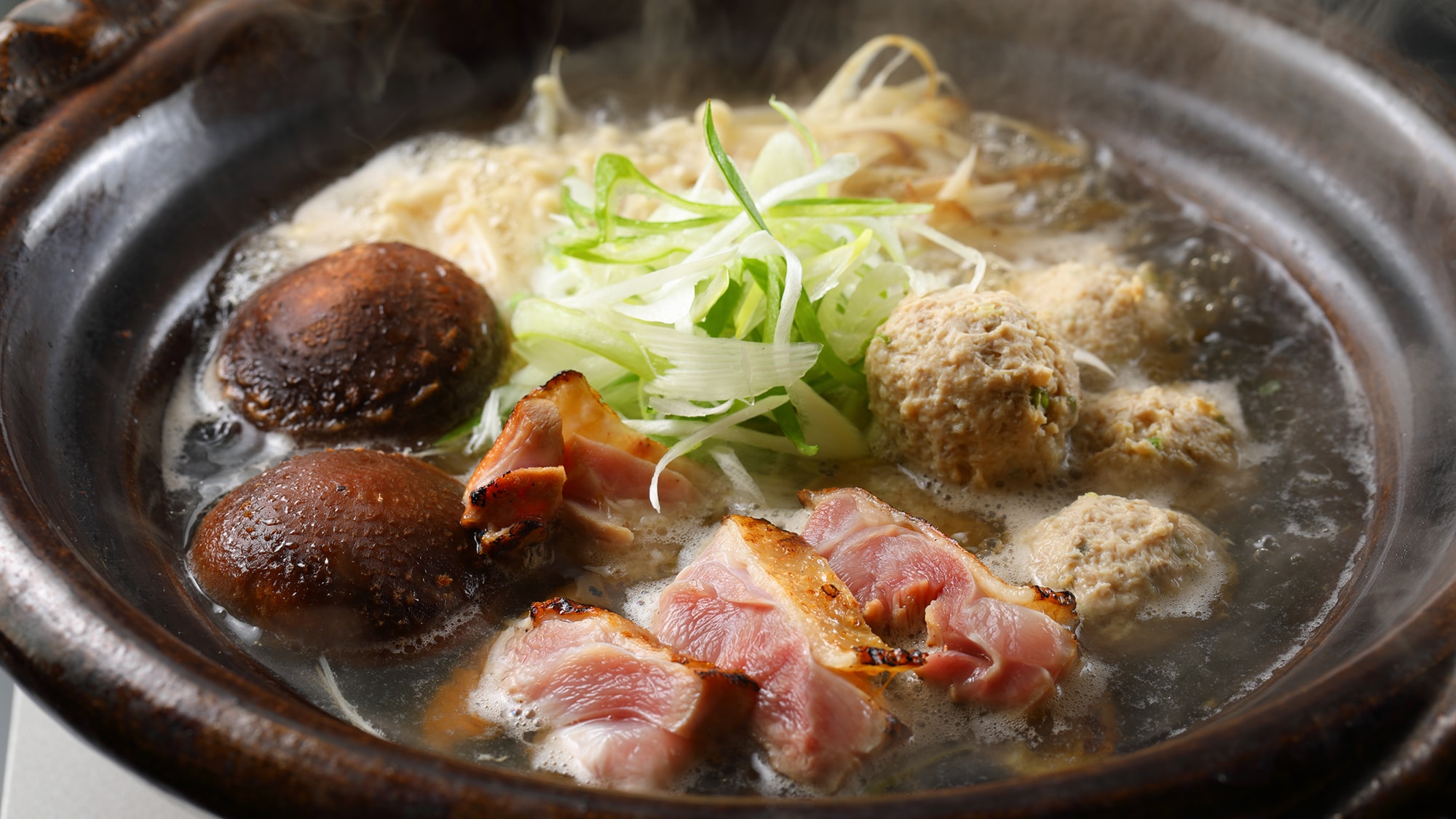 [An example of kaiseki] A hot pot using Shamo chicken from Oita.