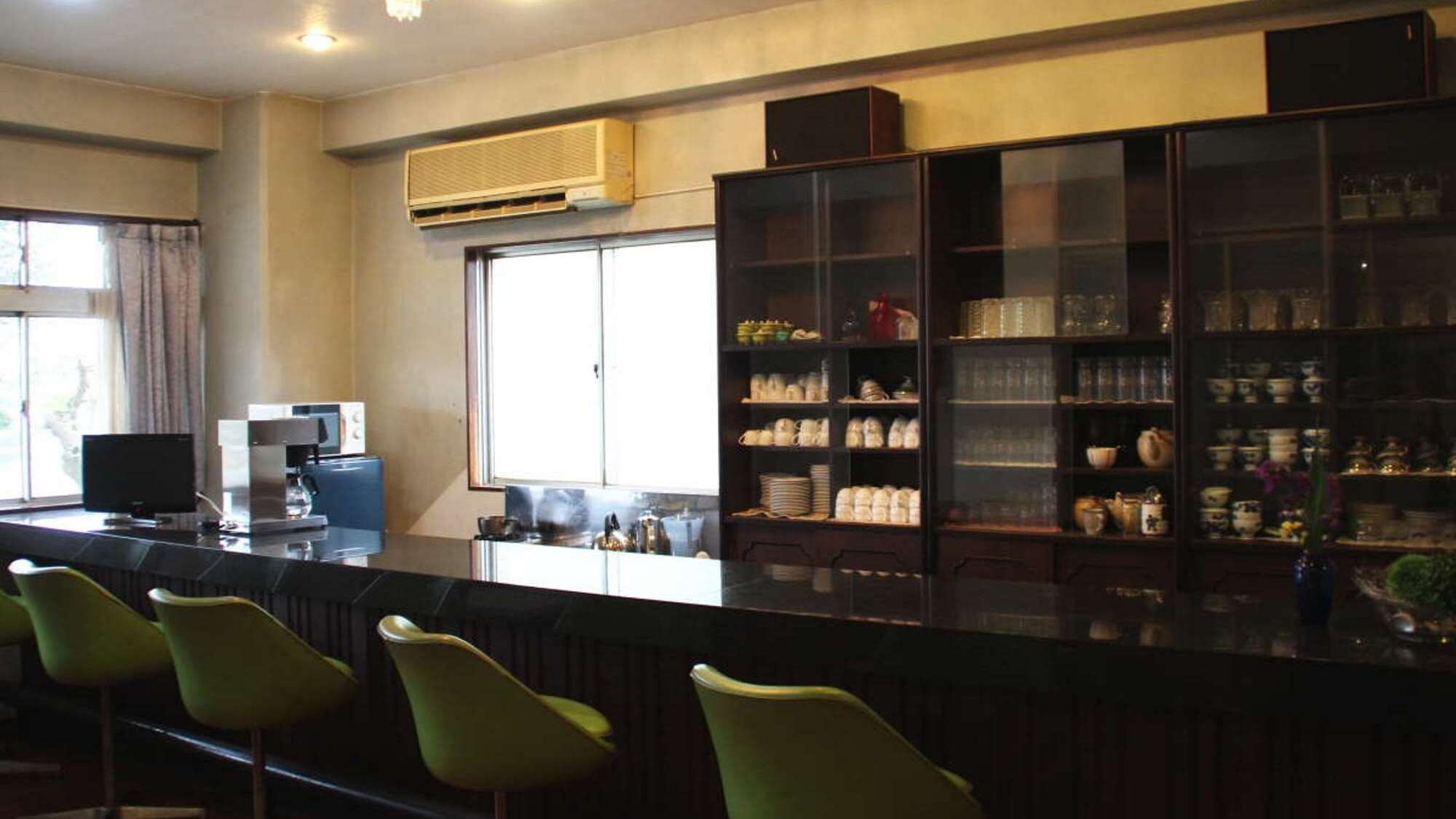 [Inside the building] Take a break at the coffee corner ♪