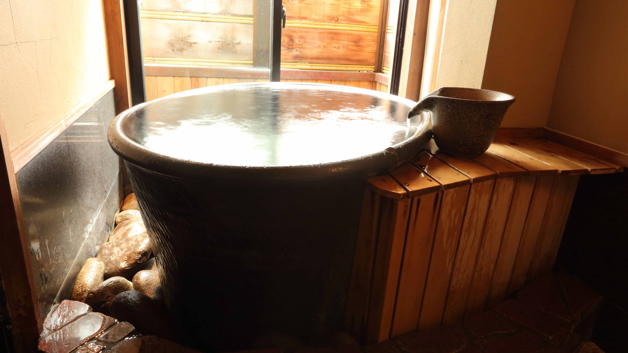 Kamar bergaya Jepang dengan pemandian setengah terbuka [Iwakagami/Azami] / Kamar bergaya Jepang 8 tatami + pemandian setengah terbuka Shigaraki-yaki