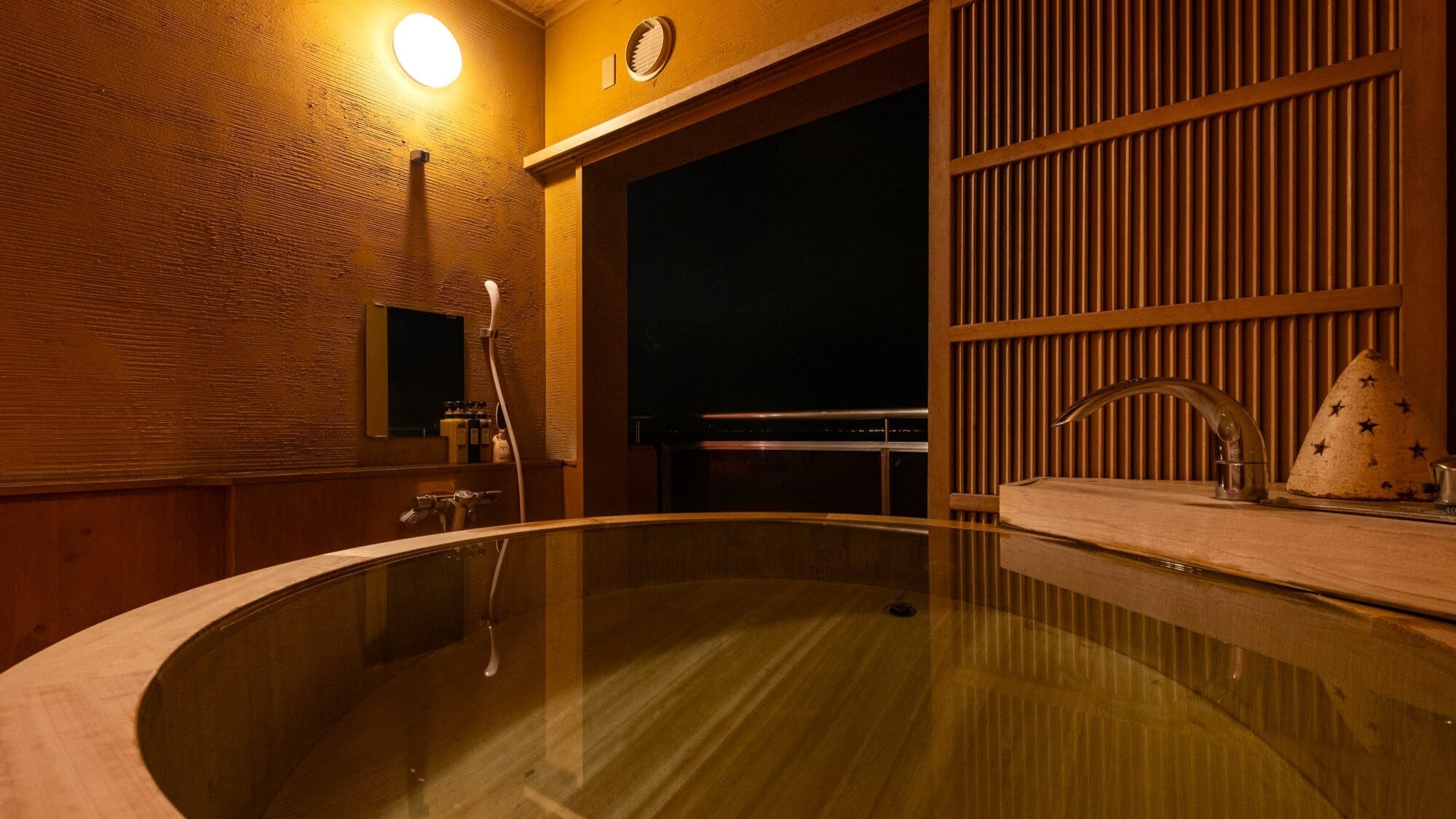 Japanese-Western style room ★ Outdoor bath in the guest room "Seven Little Days", "Pearl Star", "Orihime"
