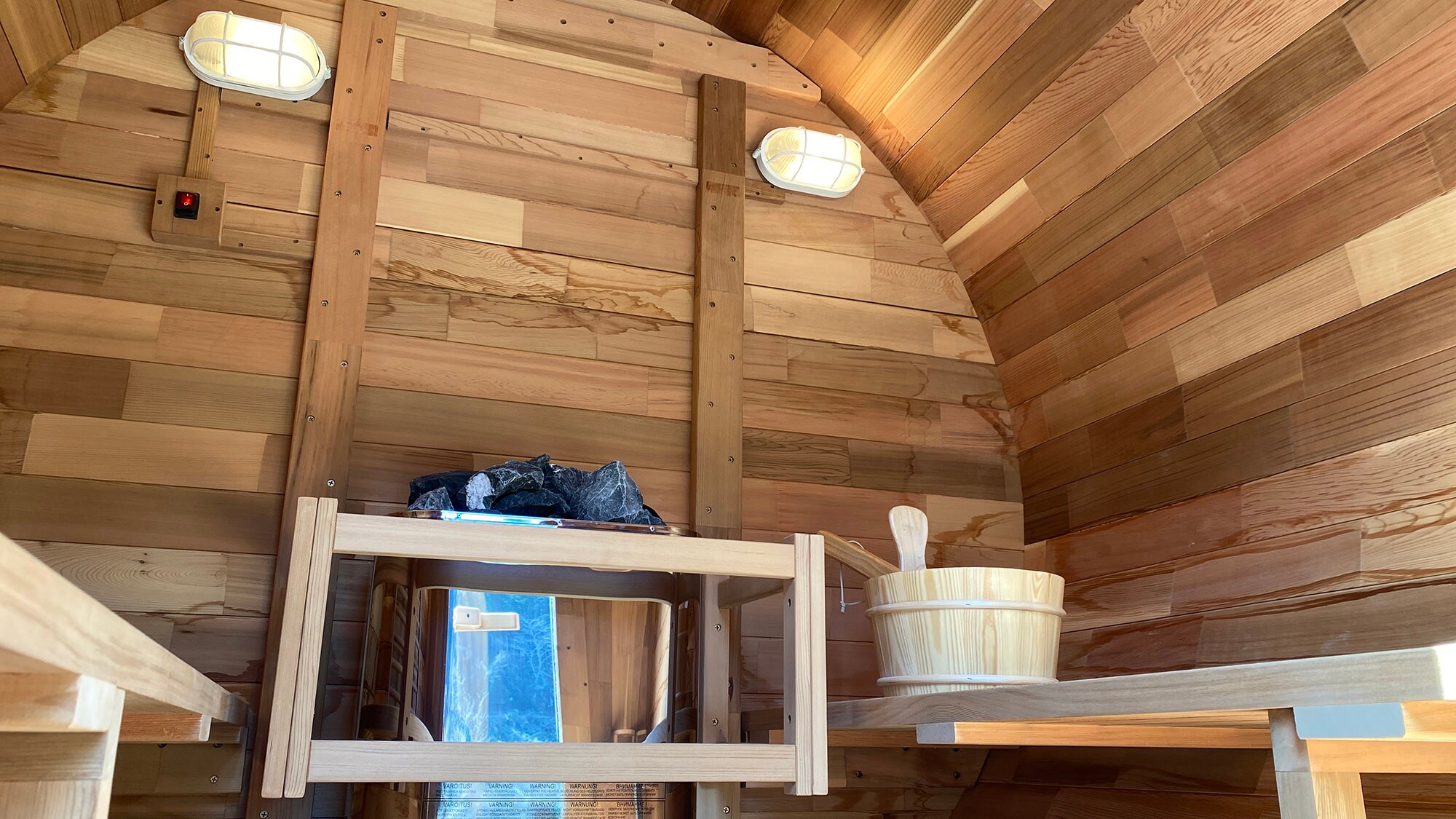 ・[Barrel Sauna] A luxurious sauna surrounded by the warmth and aroma of wood