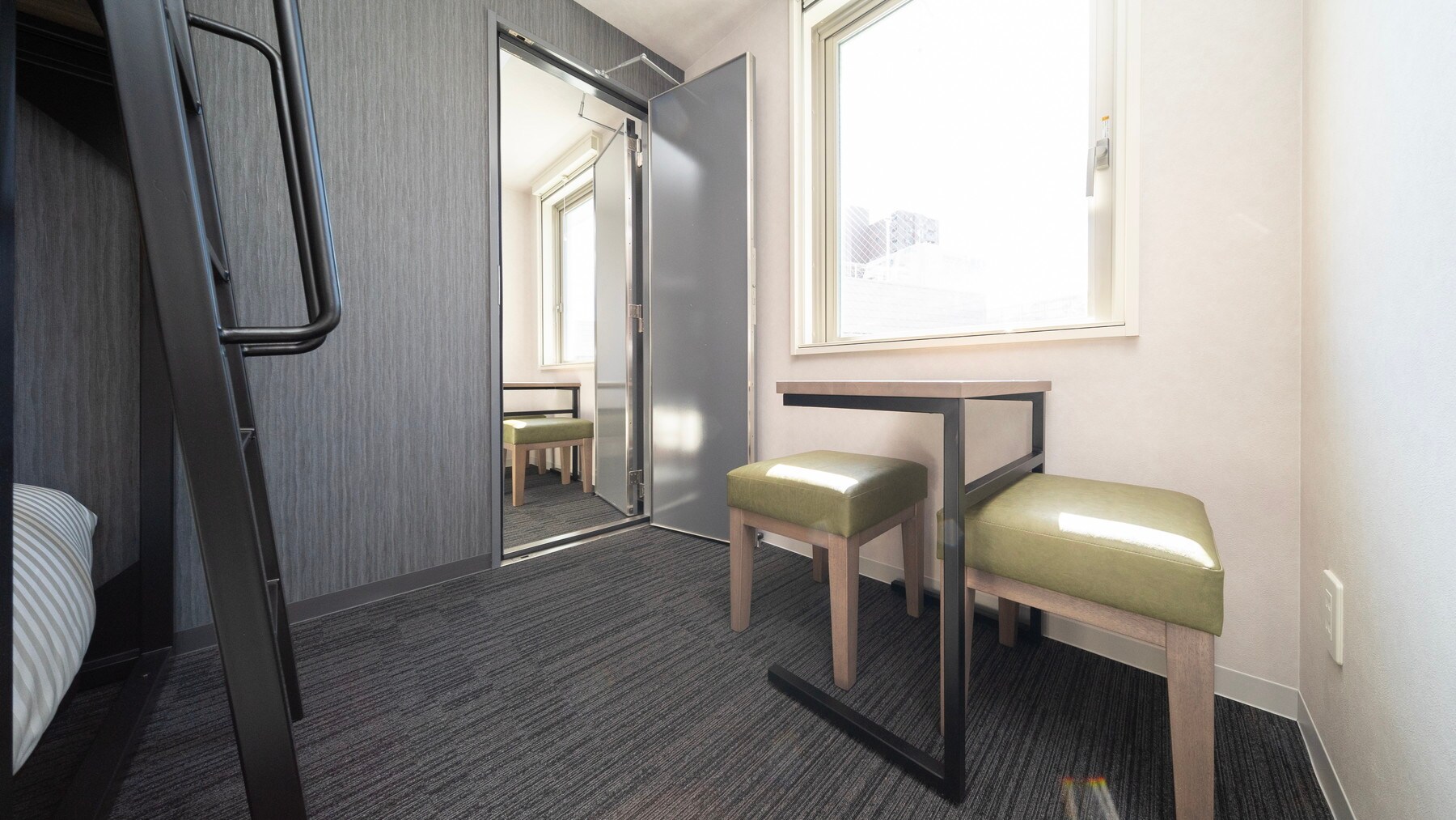 You can easily move between rooms.