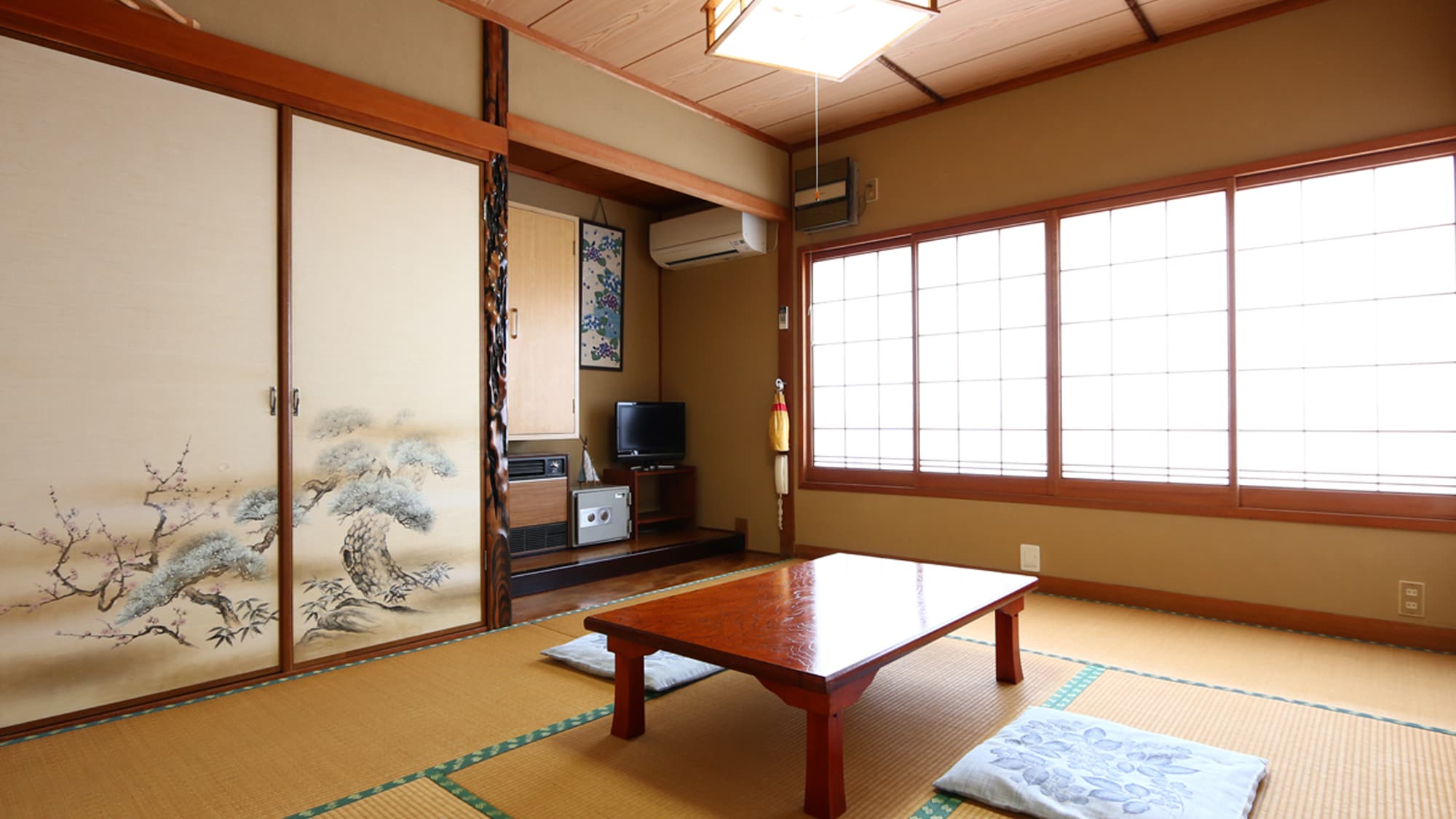 [2 phòng: 8 chiếu tatami và 6 chiếu tatami]