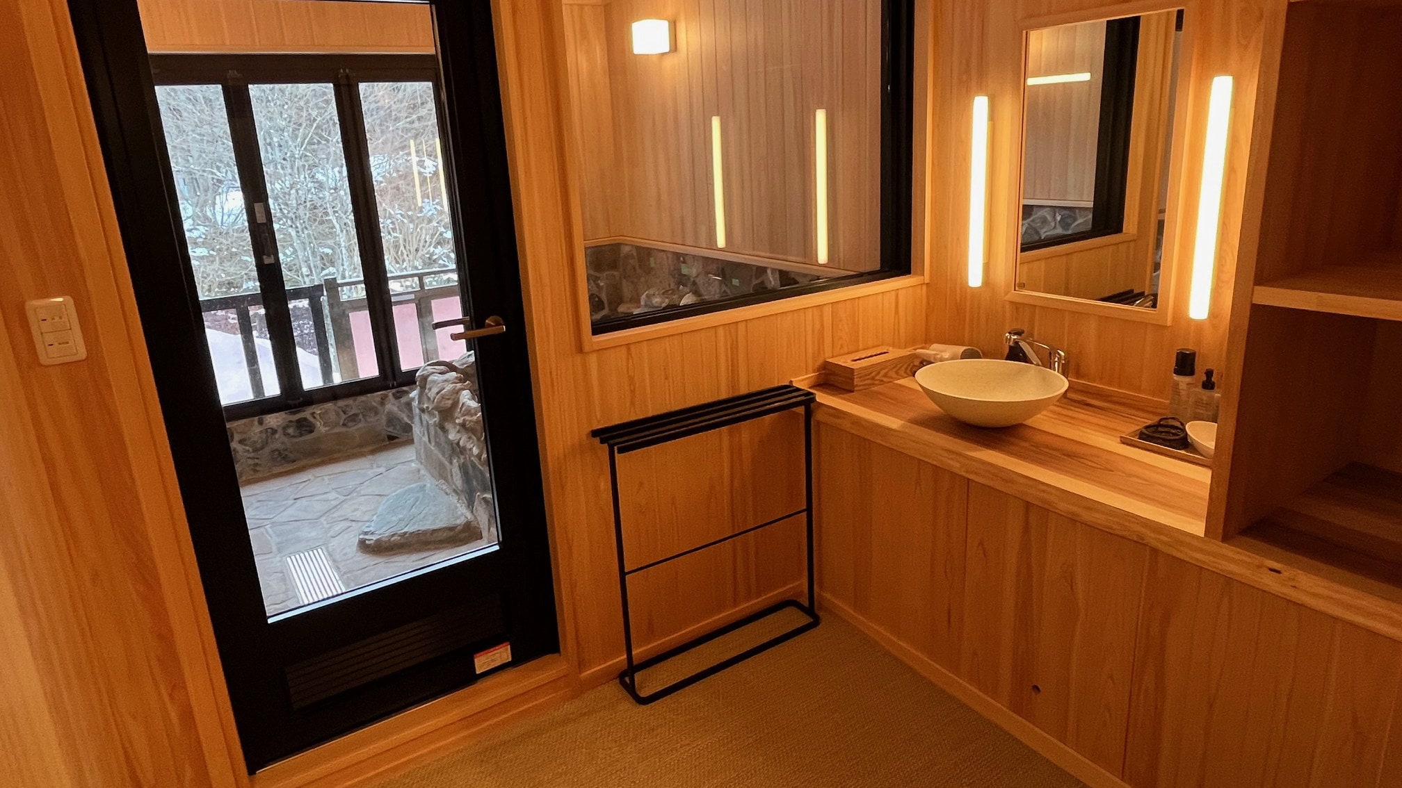 [Chigusa] Twin room with a semi-open-air bath with a natural hot spring overlooking Mt. Tanigawa (renovated in May 2024)