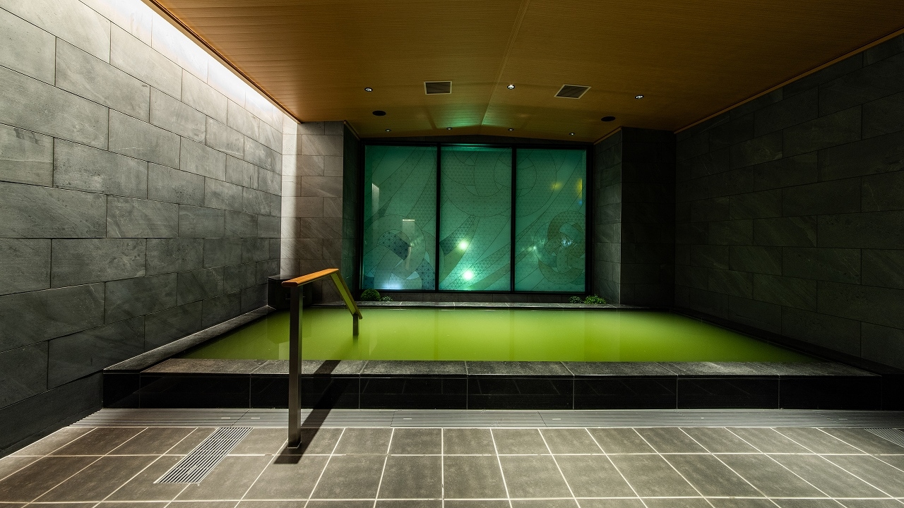 Artificial hot spring water is available at the large communal bath.