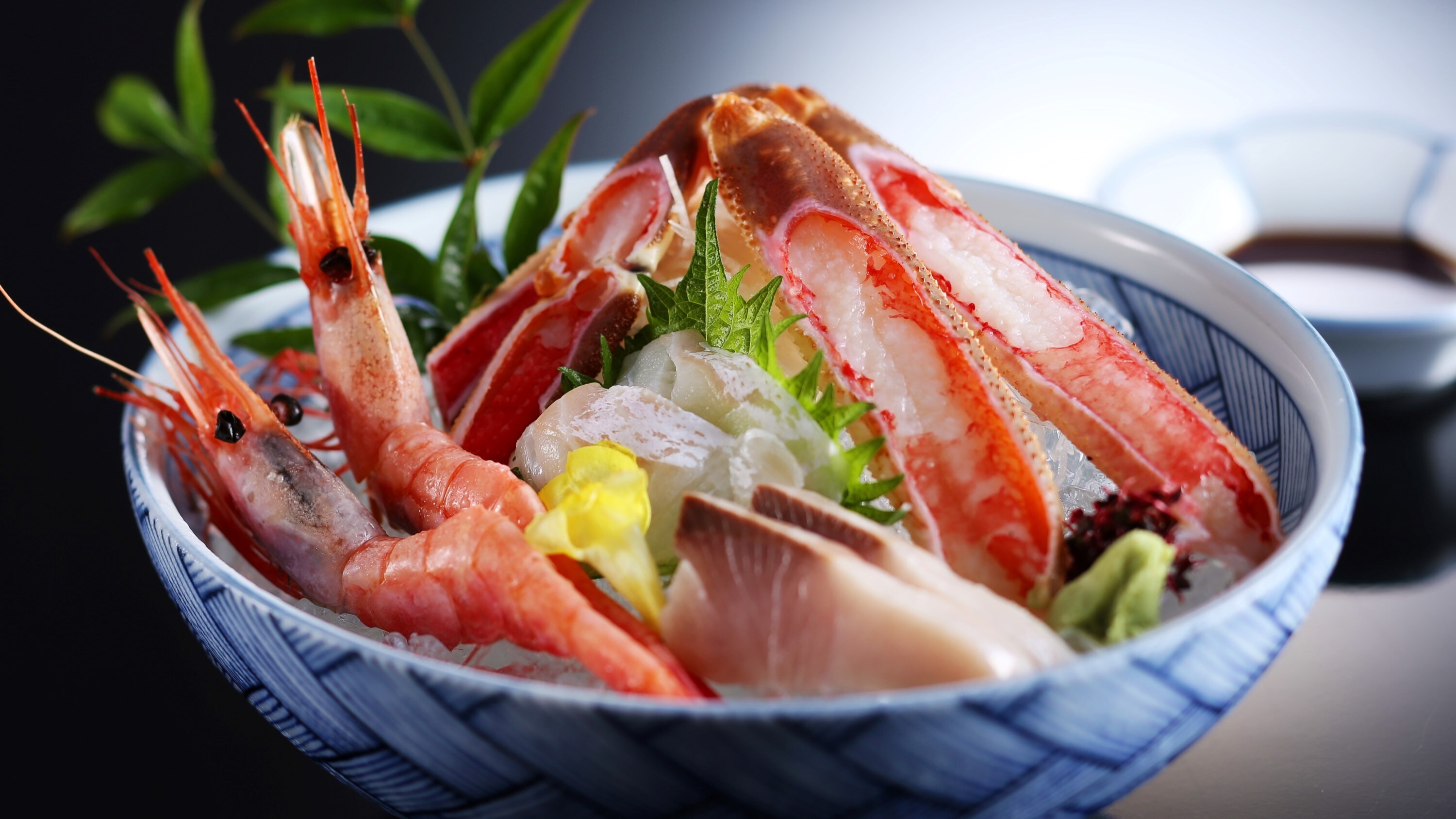 Crab sashimi and fresh fish sashimi