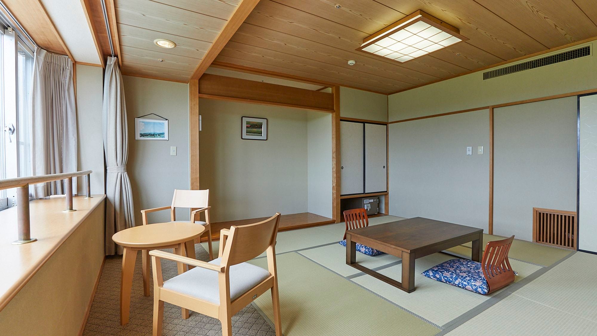 Japanese-style room (8 tatami mats) [Non-smoking]