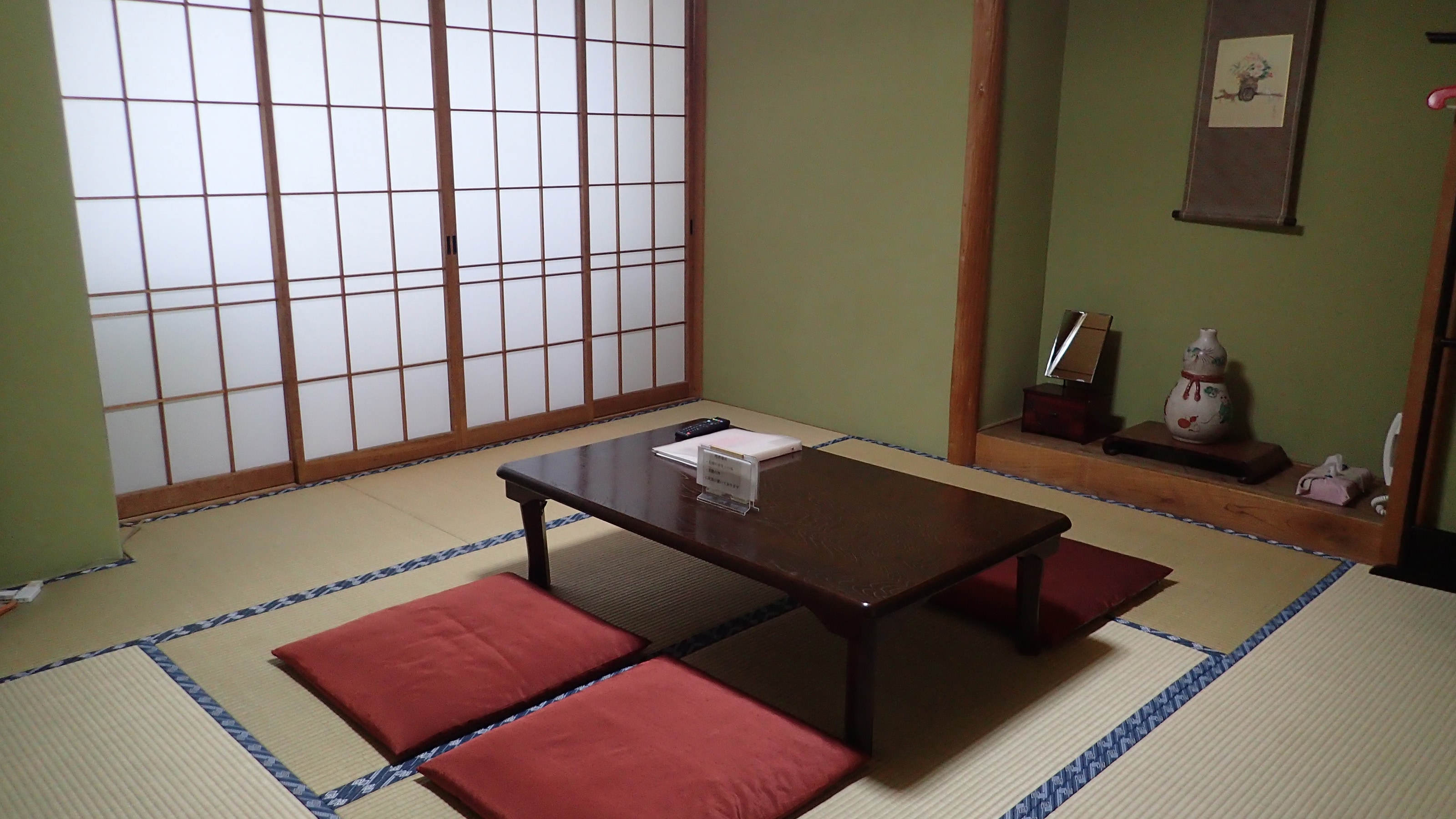 Japanese-style room (8 tatami mats)