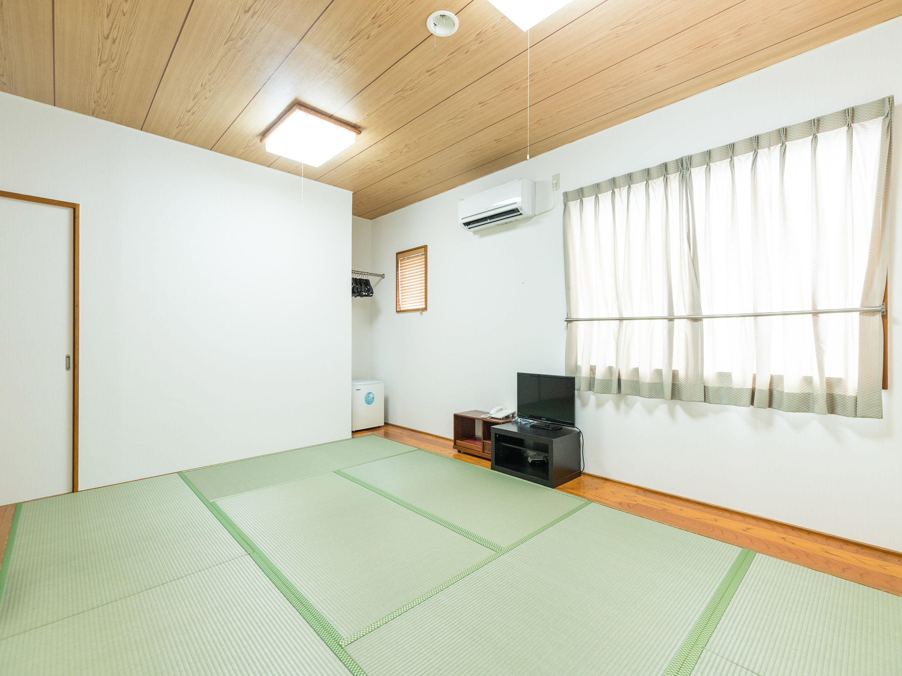 Japanese-style room for 2-4 people. *You can stay comfortably in this spacious room.