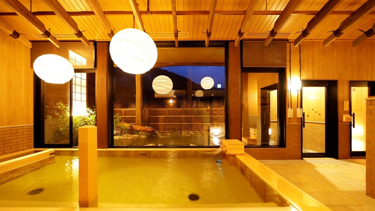[16: 9] Large communal bath indoor bath