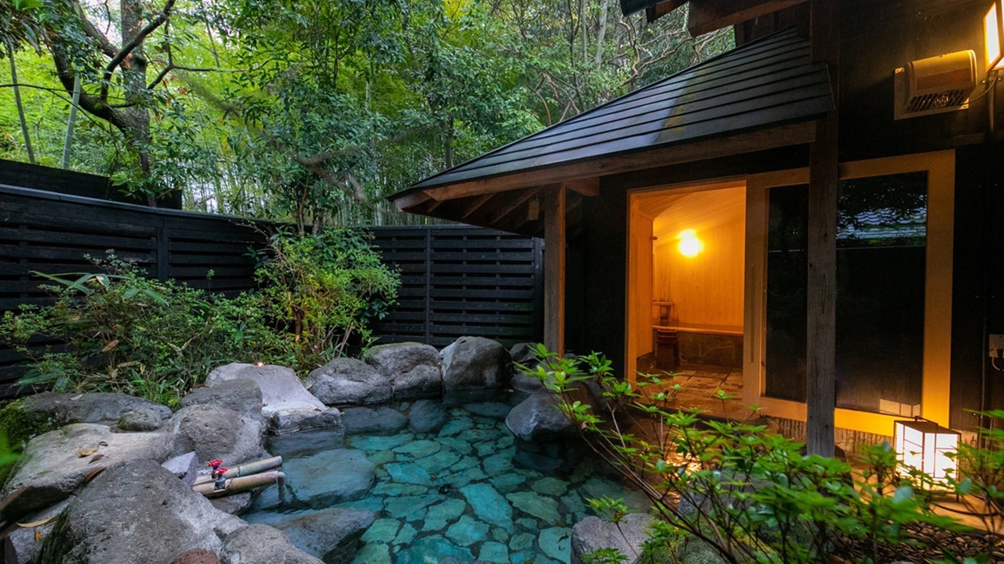 Separate Japanese-Western style room (with open-air bath)