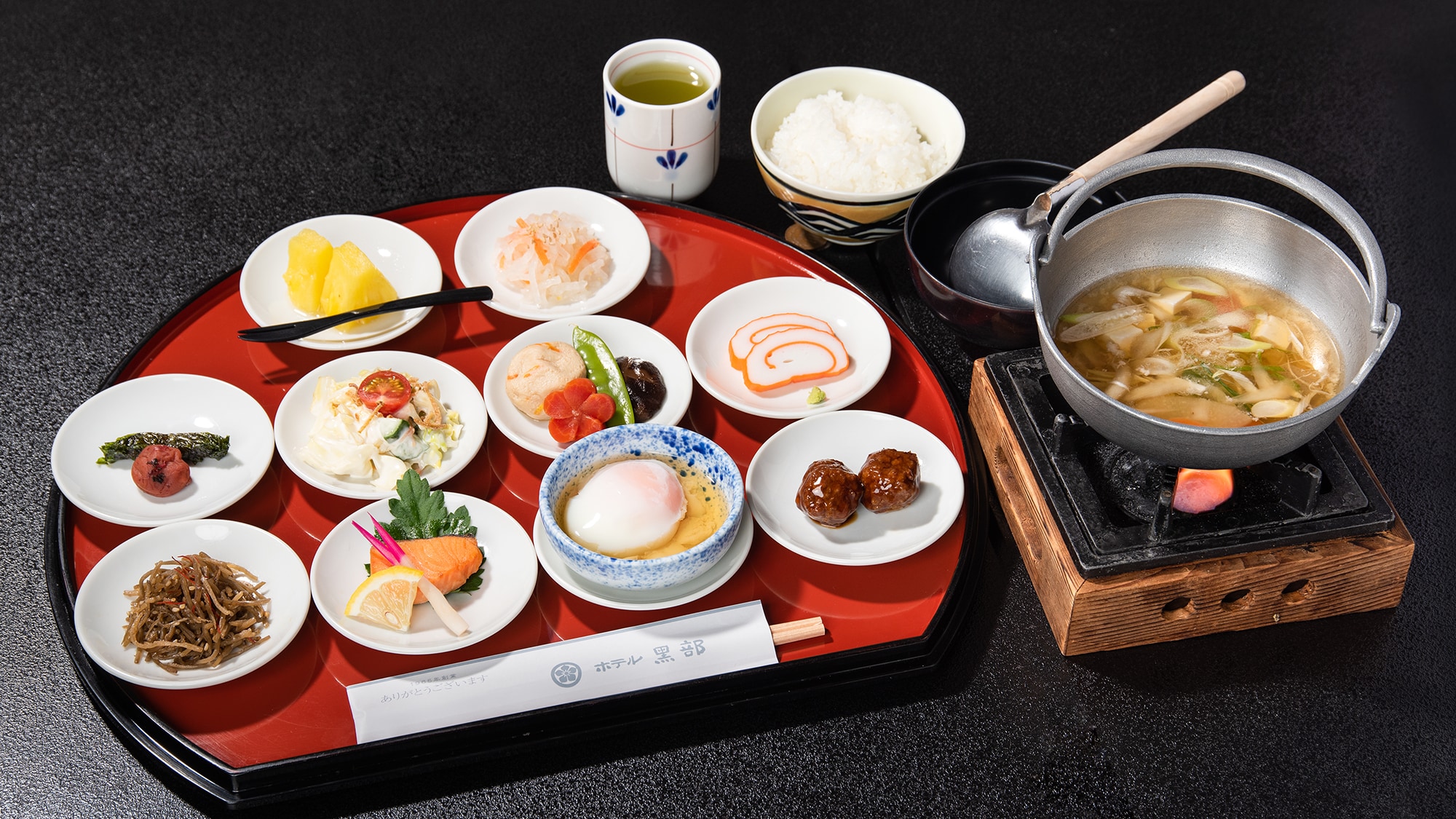 【早餐範例】使用當地食材和10種小菜製作的正宗富山早餐！