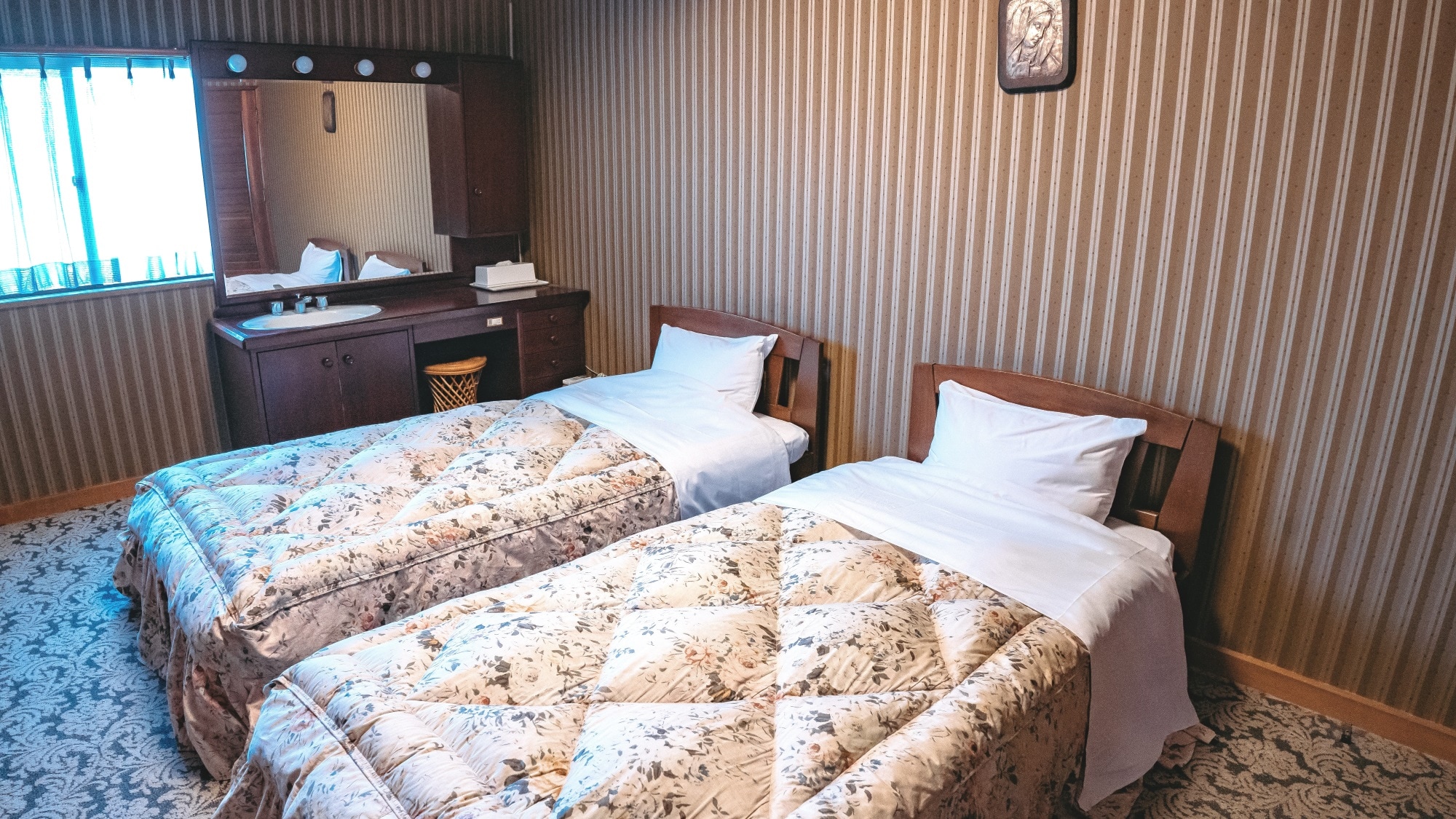 [Main building] Standard Japanese-Western style Western-style room space.