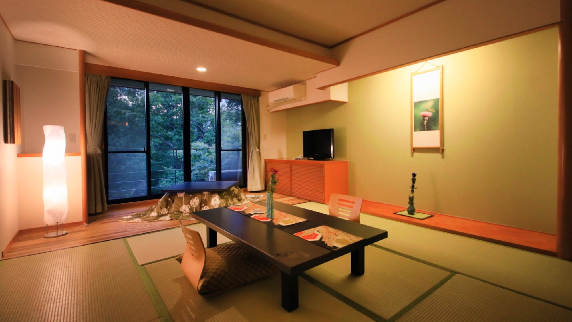  [有凹陷的被炉]日式房间（晚上）