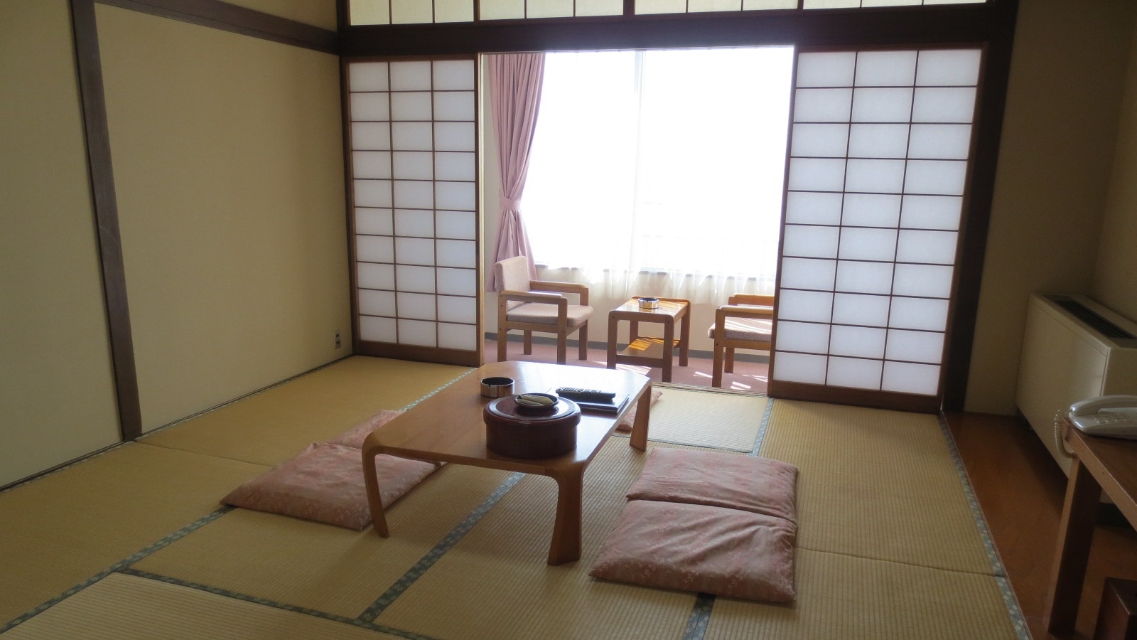 Japanese-style room (10 tatami mats) (with toilet, no bath)