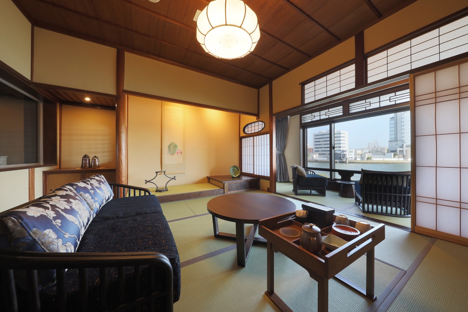 2nd floor Japanese-Western room with indoor hot spring bath "Fuyo" Living room