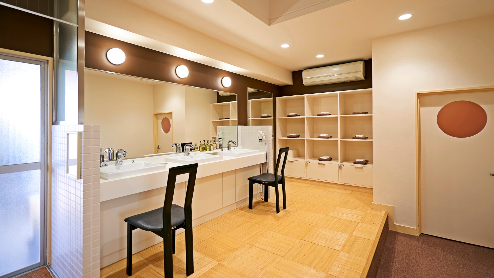 *[Observation bath] Changing room