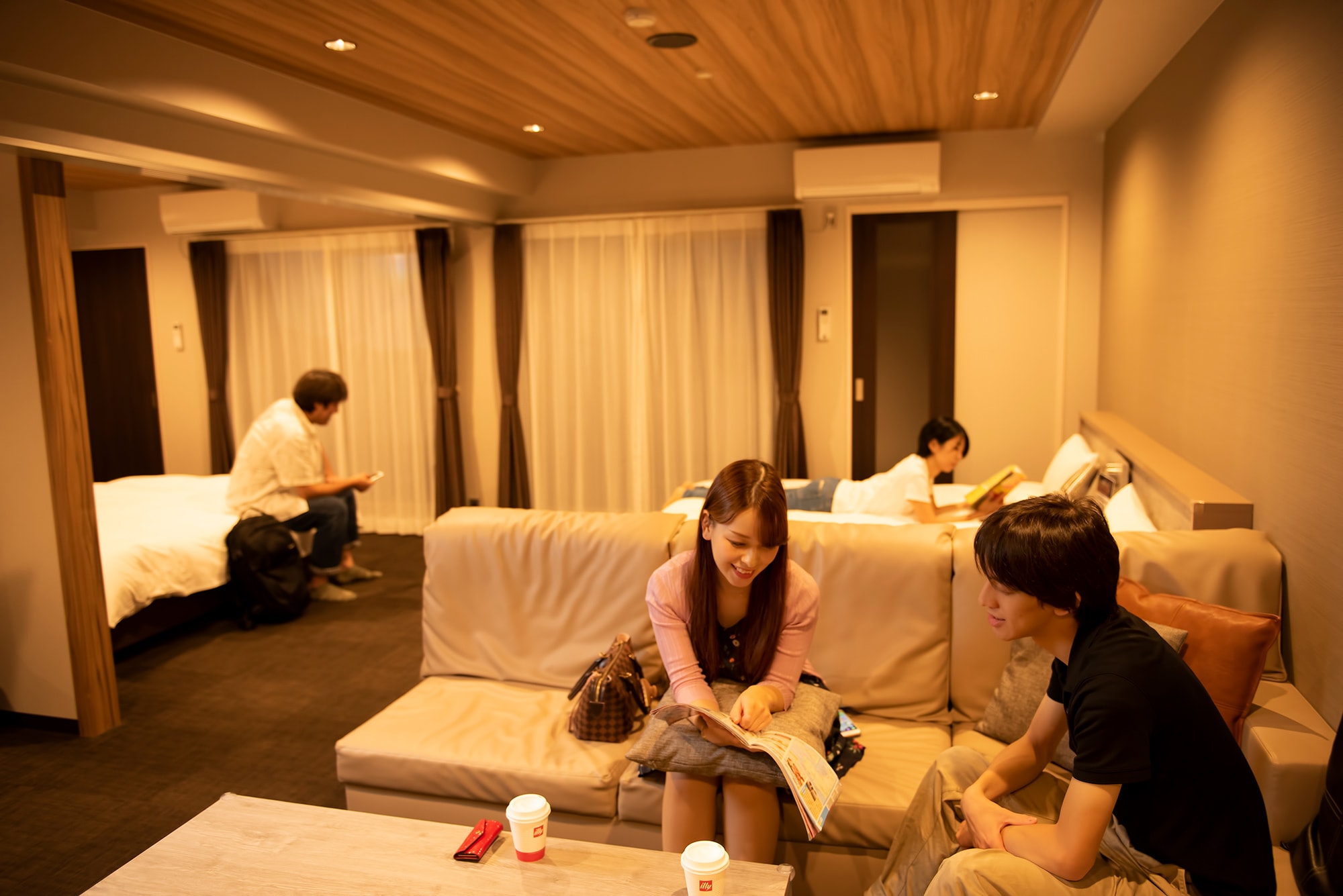 Presidential Suite (8 guests) A large room for up to 8 people! Perfect for families, groups, sports trips, business trips, and other large groups.