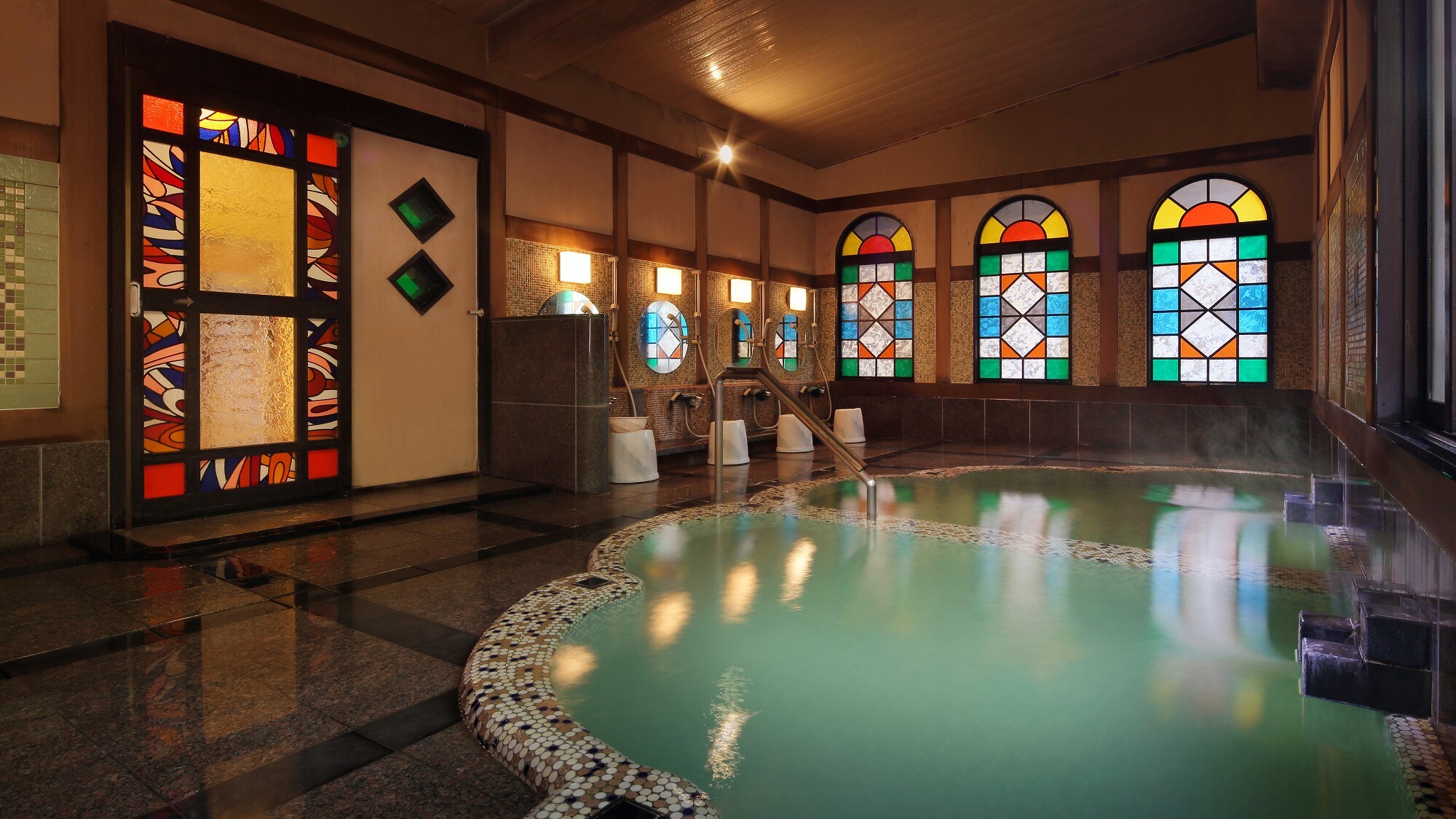 ◇ [Taisho Romantic Hot Springs] The milky white Chikuma hot spring and the transparent green Kamiyamada hot spring are located next to each other.