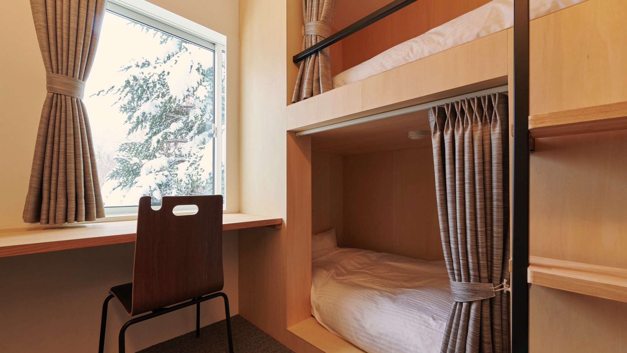 *[Annex Western-style room with bunk beds (west side with garden view)] This is a renovated room with bunk beds.