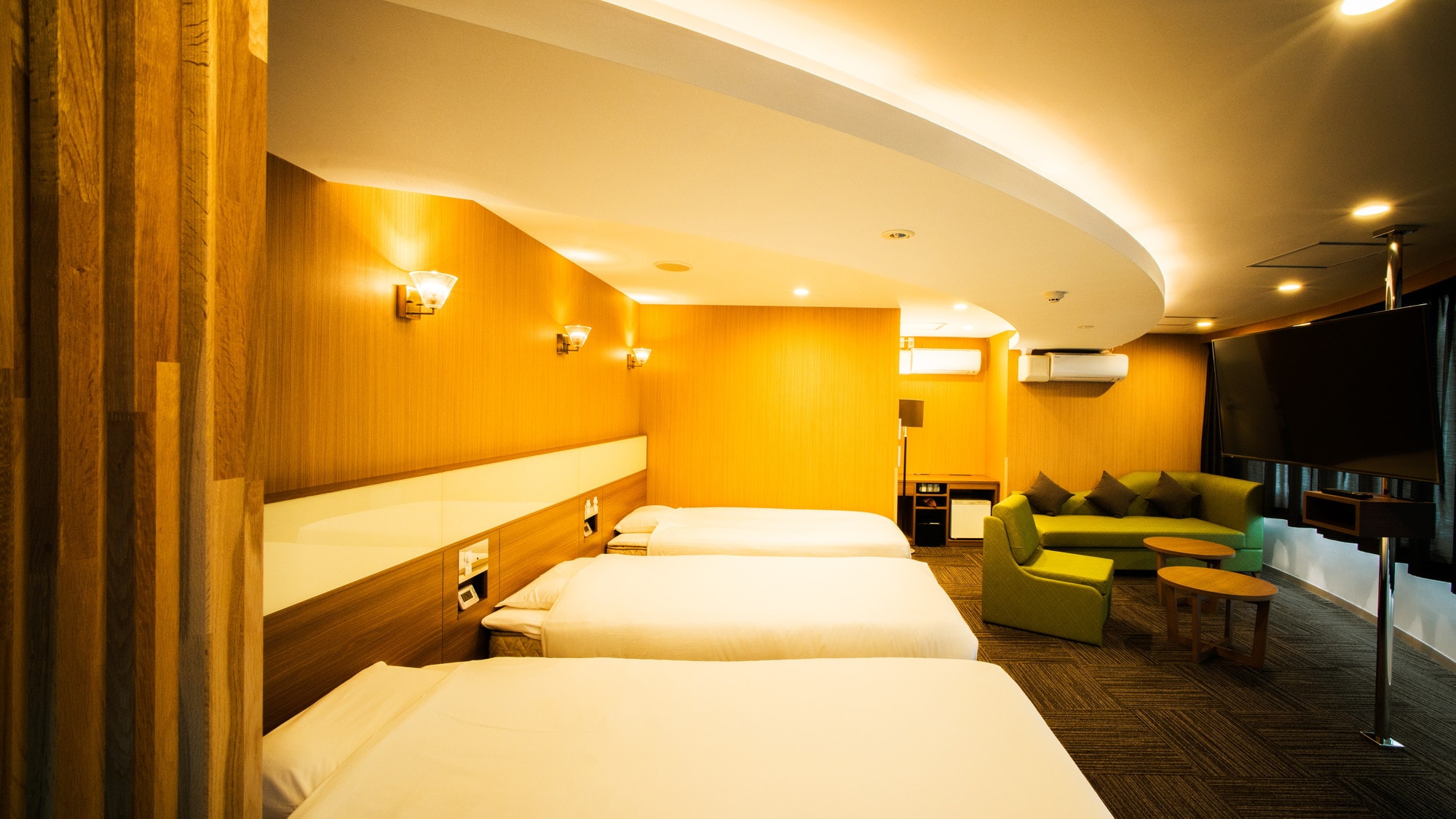 You can relax in the spacious bed.