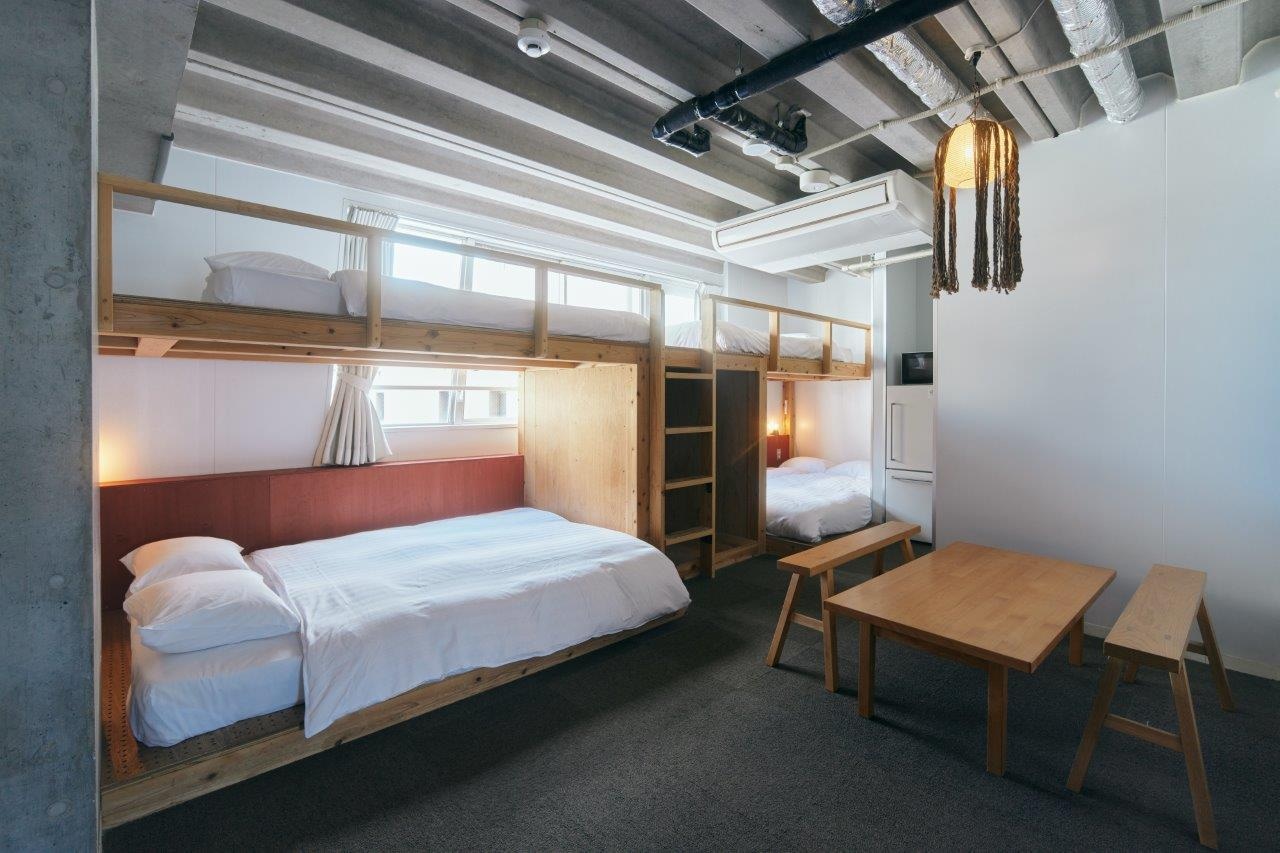 ■4 beds/loft dining